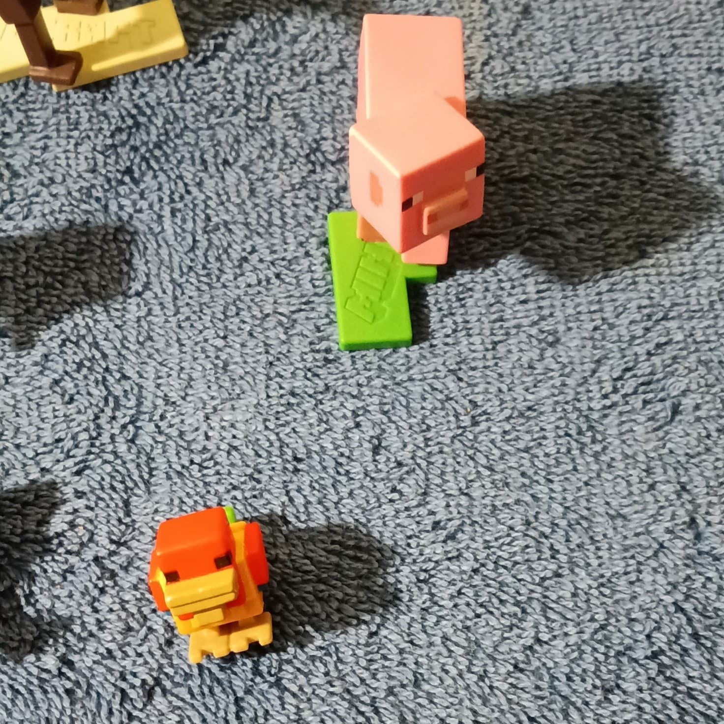 Minecraft Mini Figure Set Creeper Enderman Skeleton Pig Multicolor Keychain - Thumbnail 3