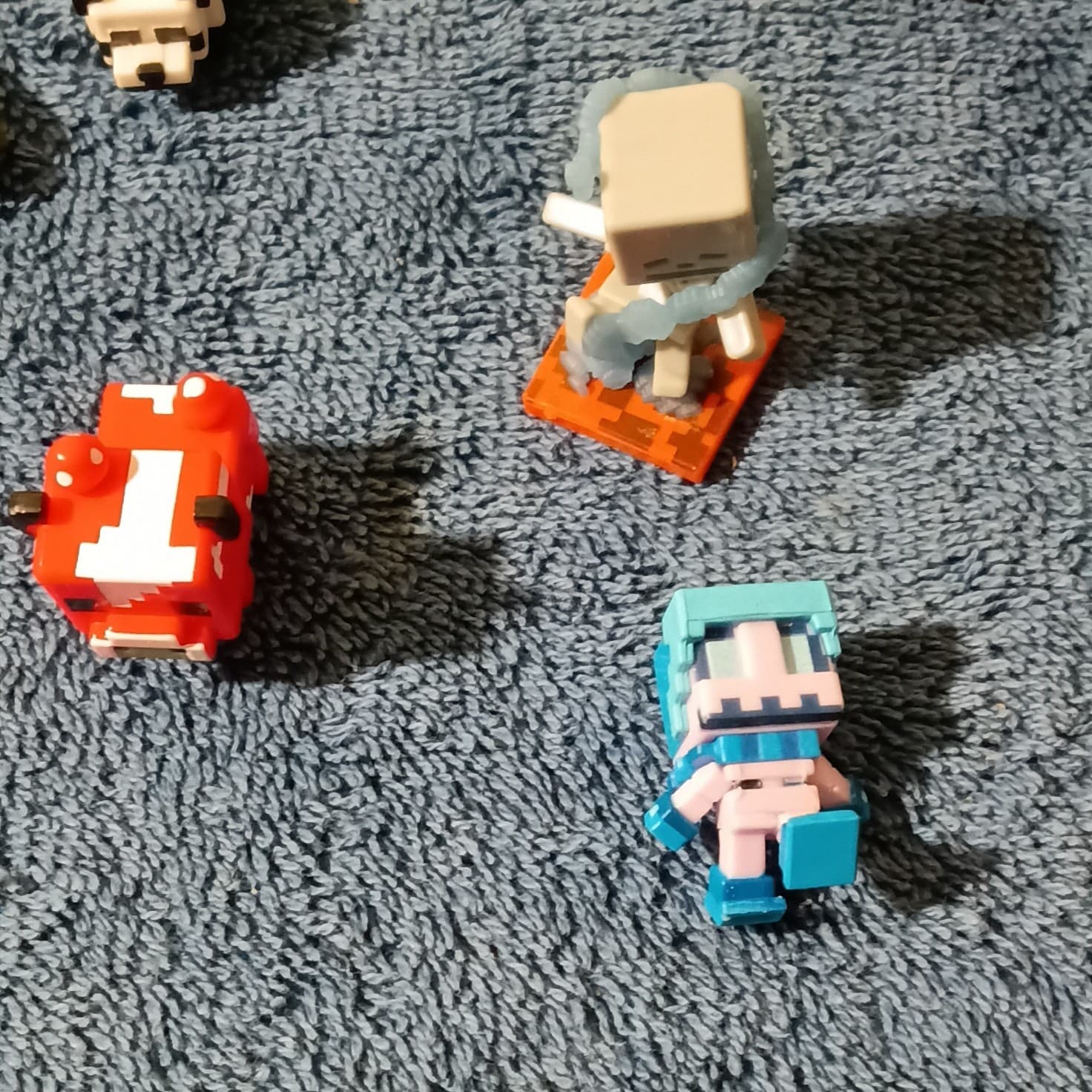 Minecraft Mini Figure Set Creeper Enderman Skeleton Pig Multicolor Keychain - Thumbnail 2