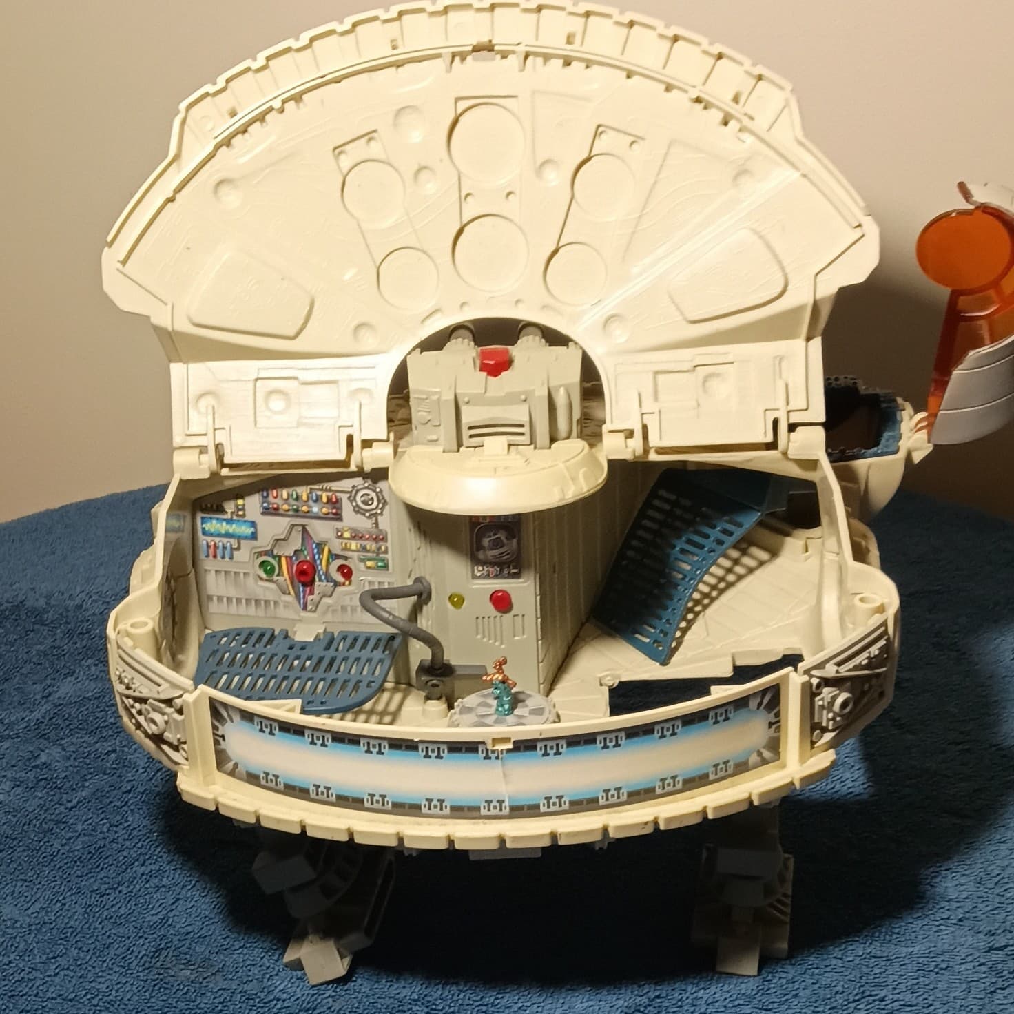 Hasbro Star Wars Millennium Falcon Toy Playset 2001 w/ R2-D2 - Thumbnail 9