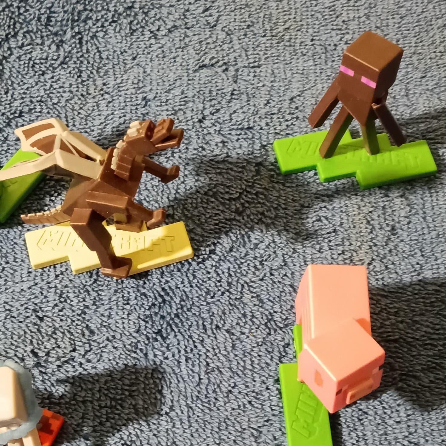 Minecraft Mini Figure Set Creeper Enderman Skeleton Pig Multicolor Keychain - Thumbnail 4