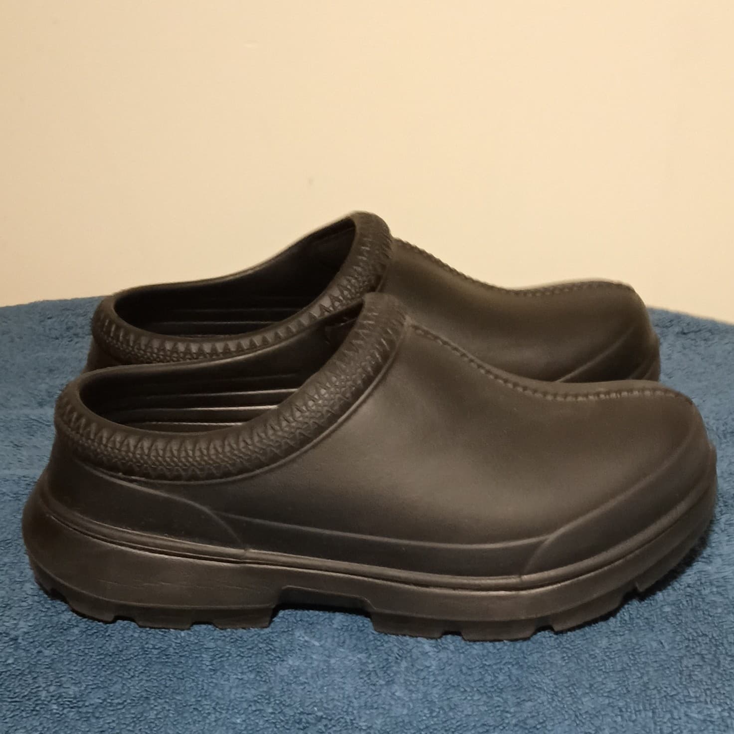 UGG Tasman Men's Black Slip Resistant Slip On Rubber Clog Casual Shoes Size 11 - Thumbnail 3