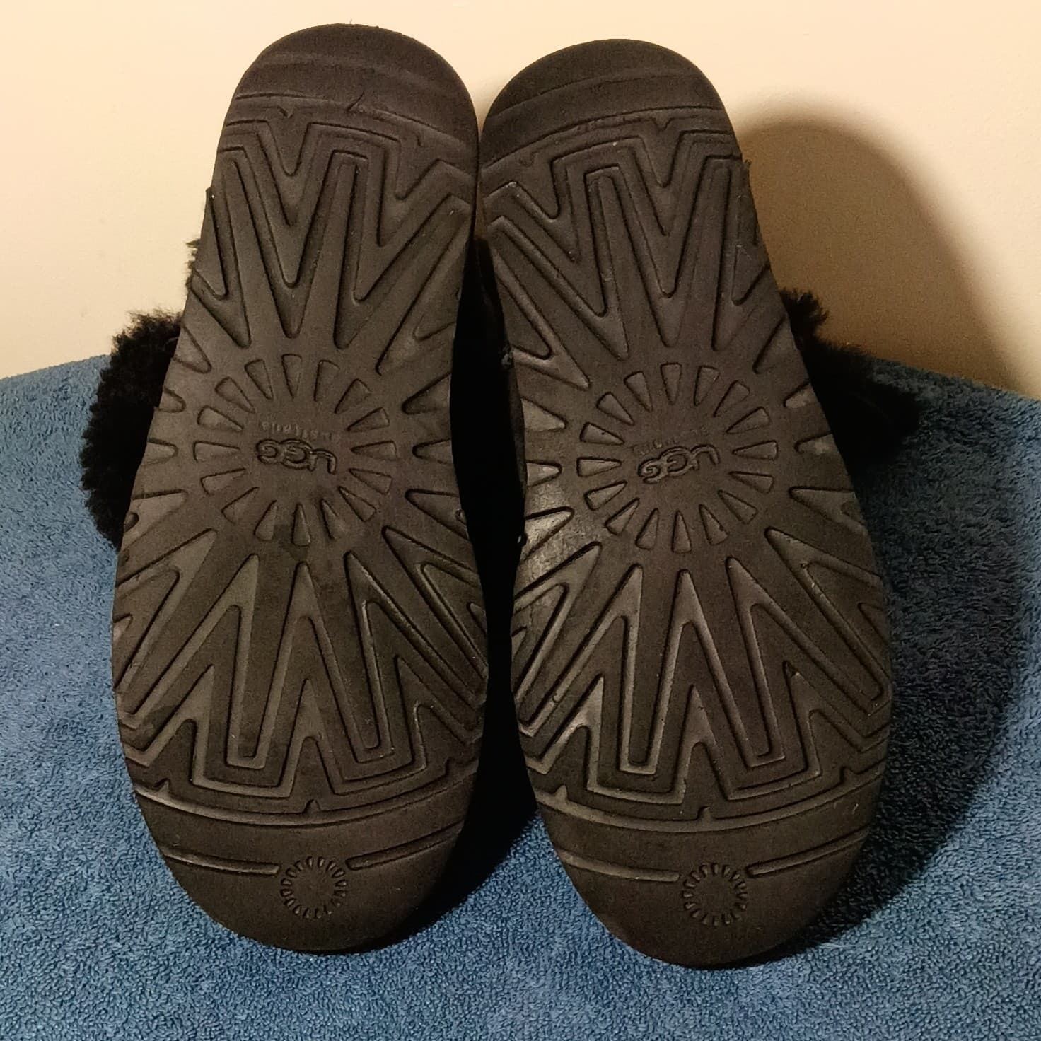 UGG Australia Boots Bailey Button Classic Short Women's Size 10 Black - Thumbnail 10