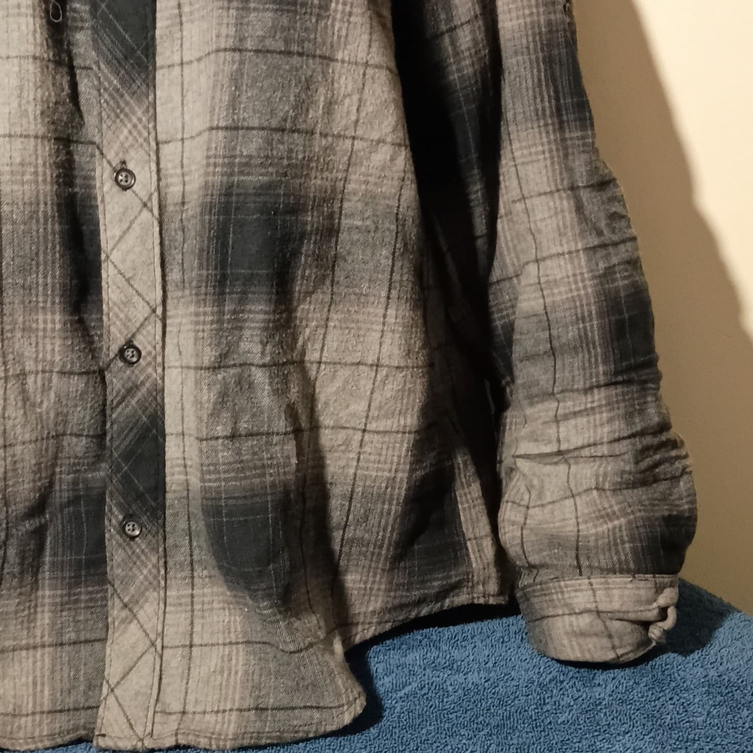 ROCK & REPUBLIC Flannel Mens Size Large Dark Plaid - Thumbnail 5
