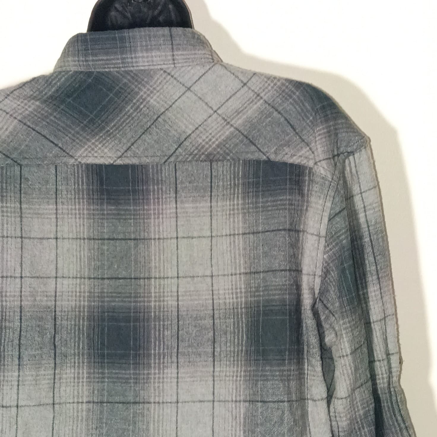 ROCK & REPUBLIC Flannel Mens Size Large Dark Plaid - Thumbnail 8