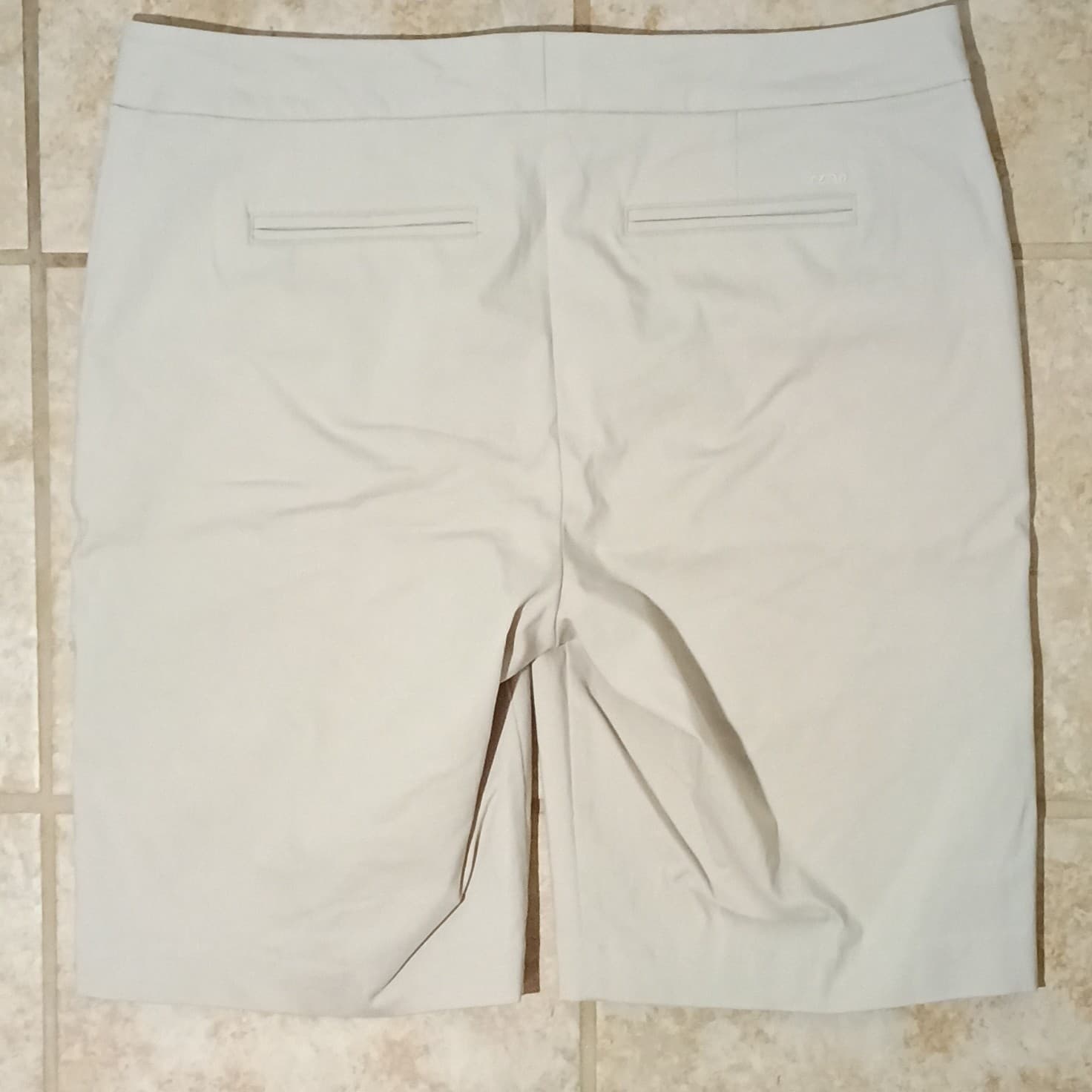 IZOD women's golf shorts light tan size 14 34 waist - Thumbnail 8
