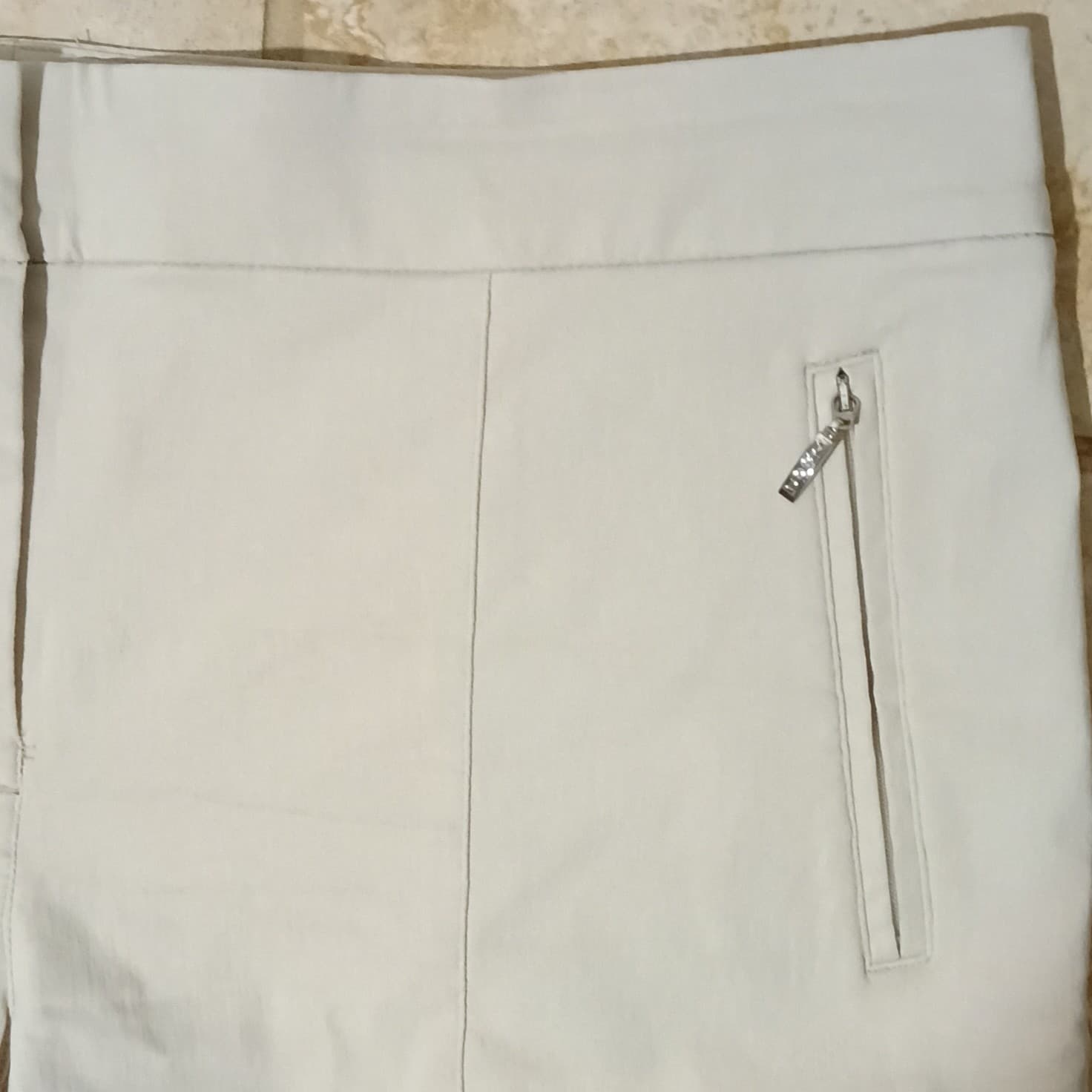 IZOD women's golf shorts light tan size 14 34 waist - Thumbnail 2