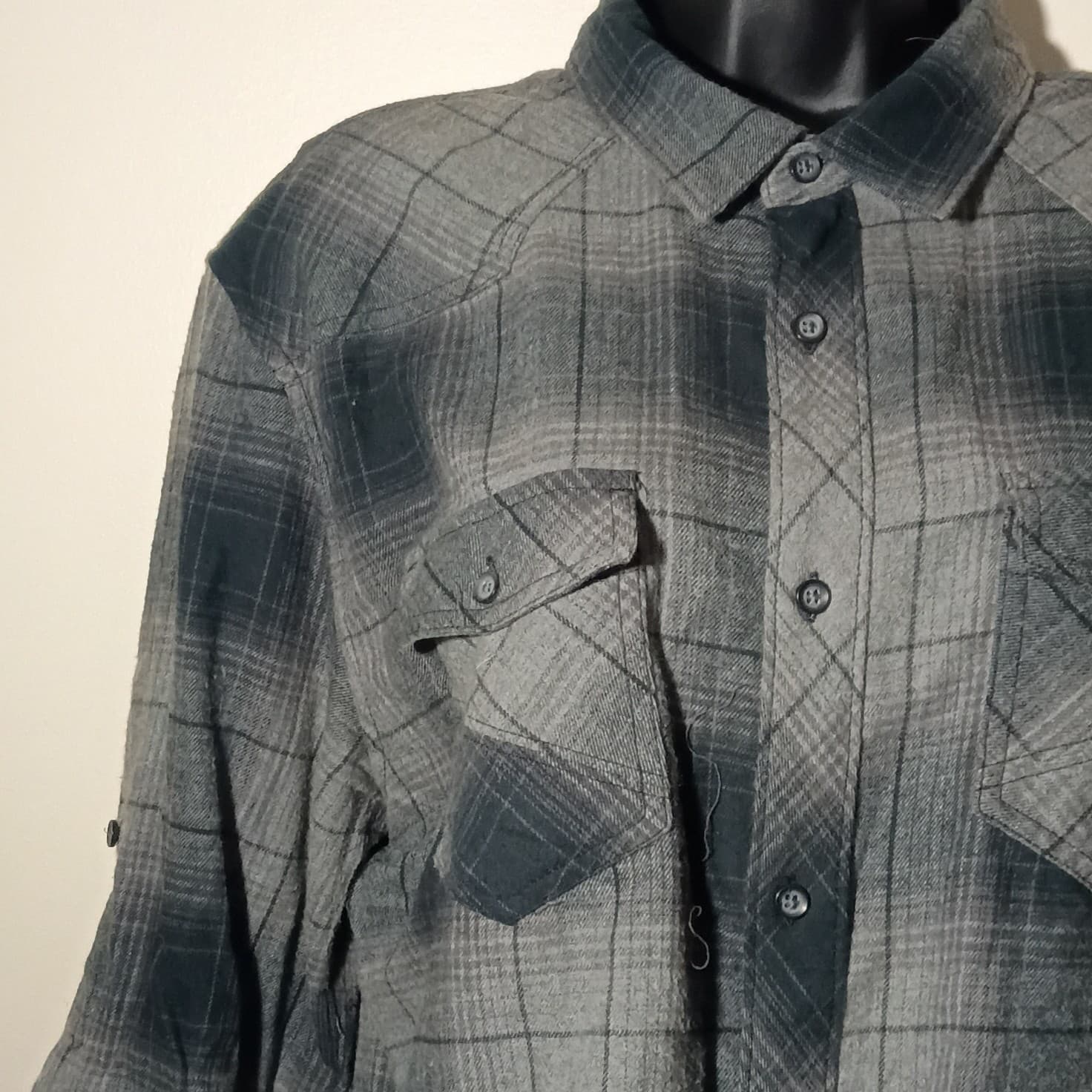 ROCK & REPUBLIC Flannel Mens Size Large Dark Plaid - Thumbnail 3