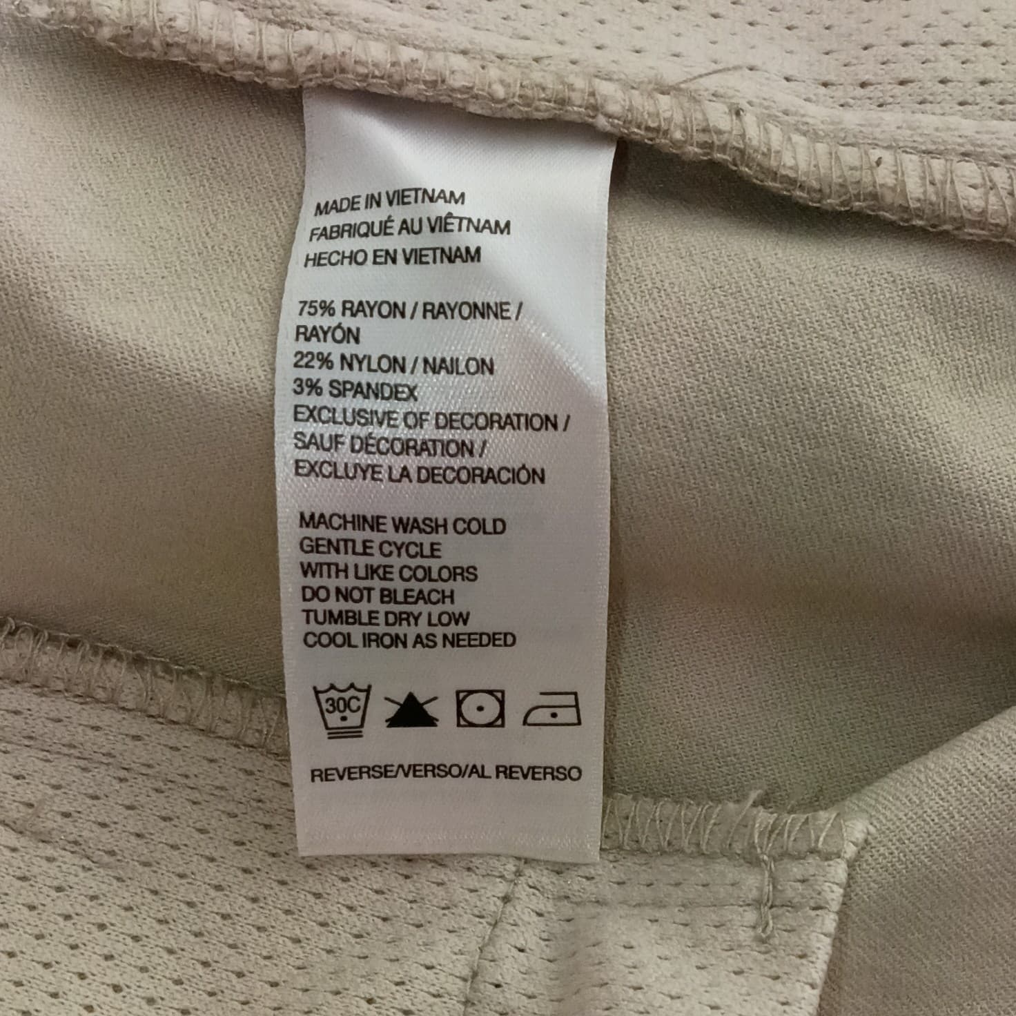 IZOD women's golf shorts light tan size 14 34 waist - Thumbnail 16
