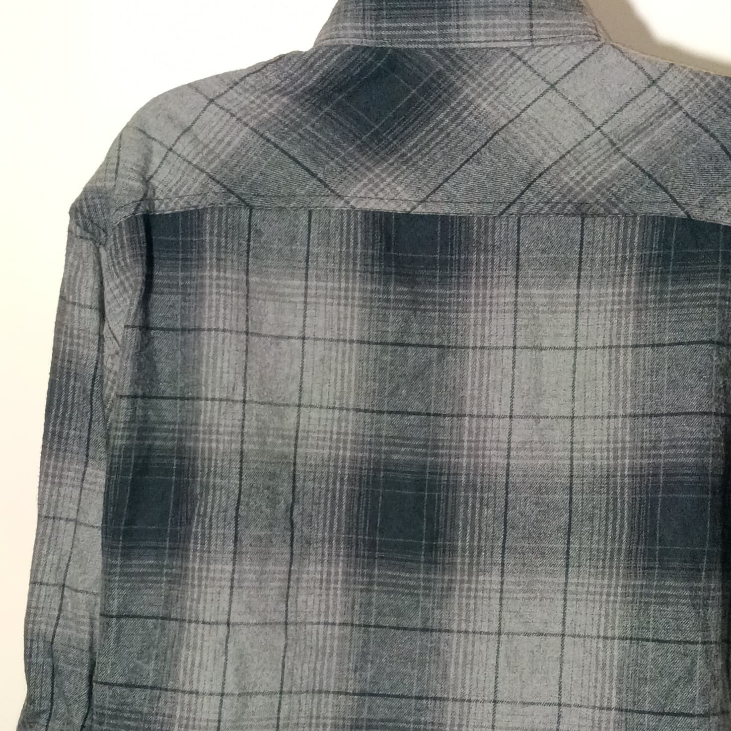 ROCK & REPUBLIC Flannel Mens Size Large Dark Plaid - Thumbnail 9