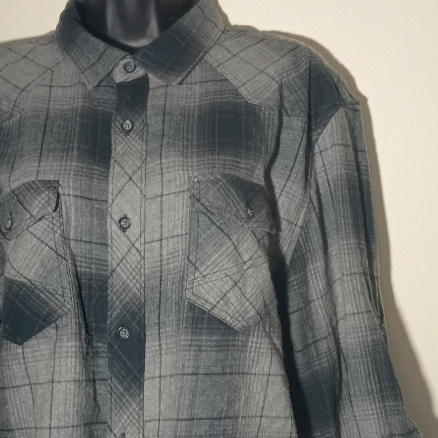 ROCK & REPUBLIC Flannel Mens Size Large Dark Plaid - Thumbnail 2