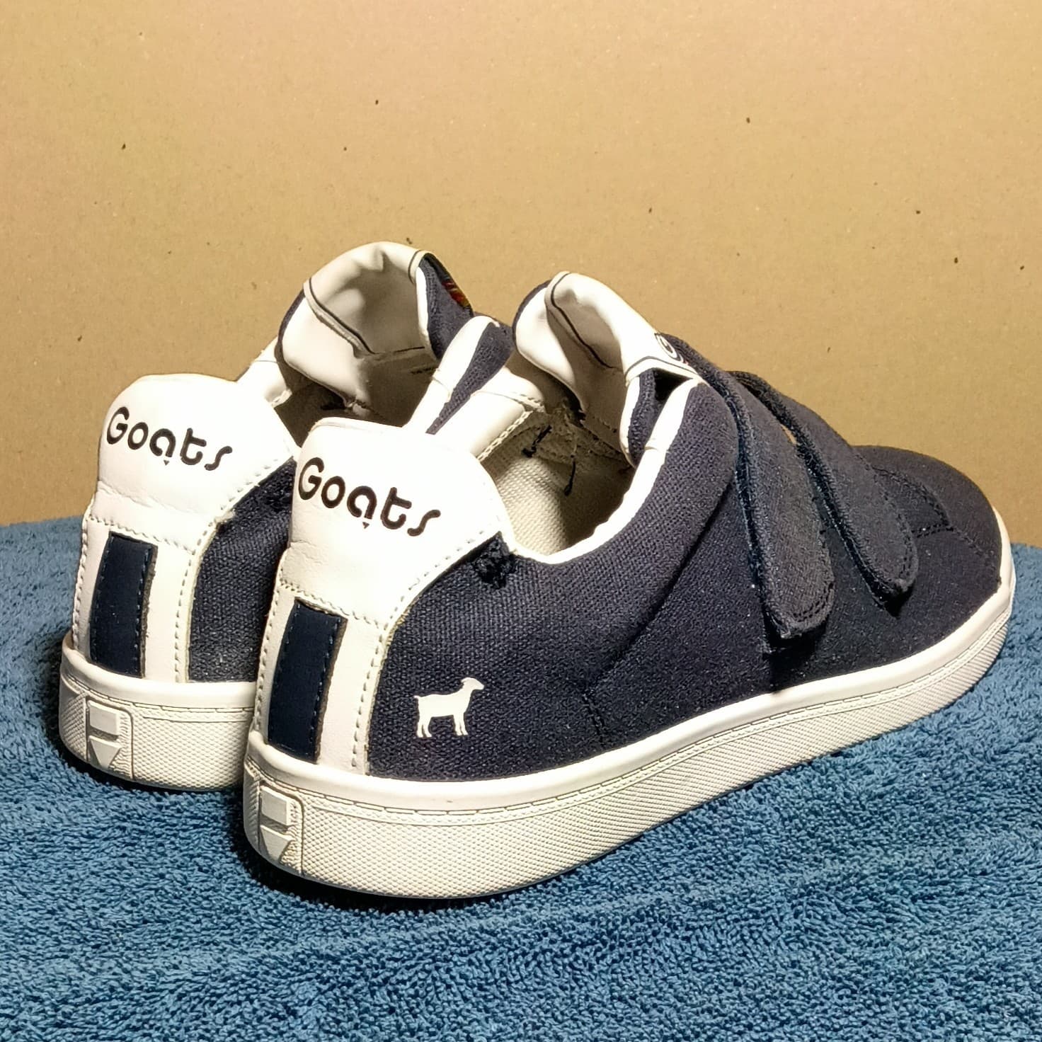 Goats Men's Blue and White Color-Block Low-Top Casual Sneakers (Size 7.5) - Thumbnail 4