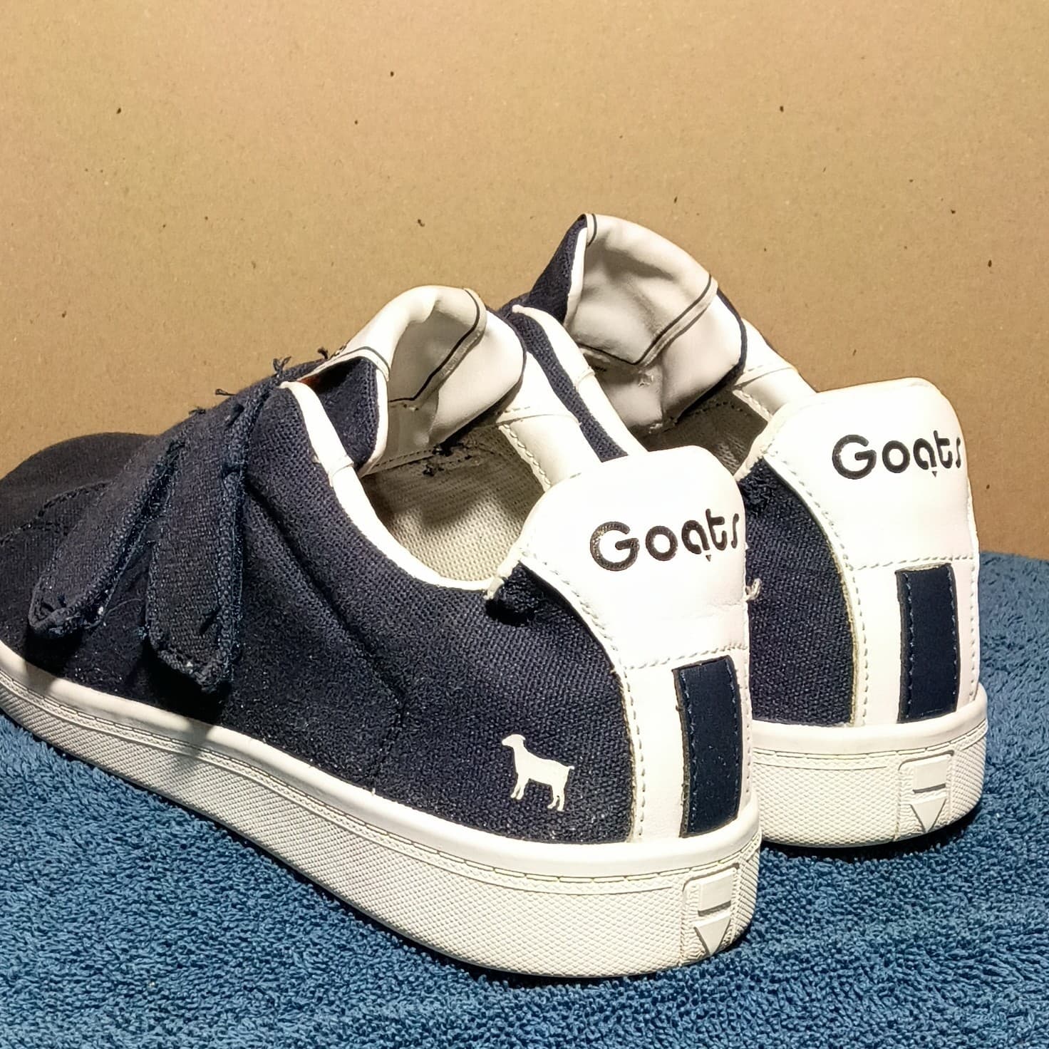 Goats Men's Blue and White Color-Block Low-Top Casual Sneakers (Size 7.5) - Thumbnail 5