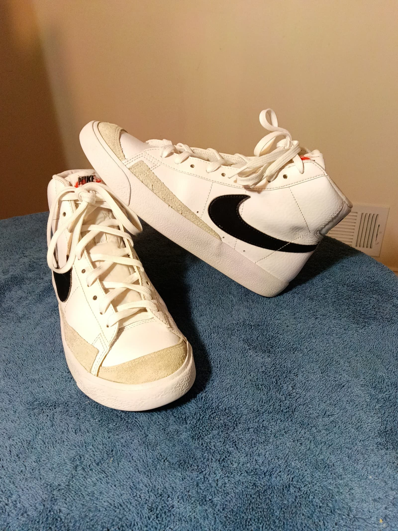 Nike Blazer Mid '77 Vintage Youth Sneakers White & Black DA4086-100 GS Size 7Y