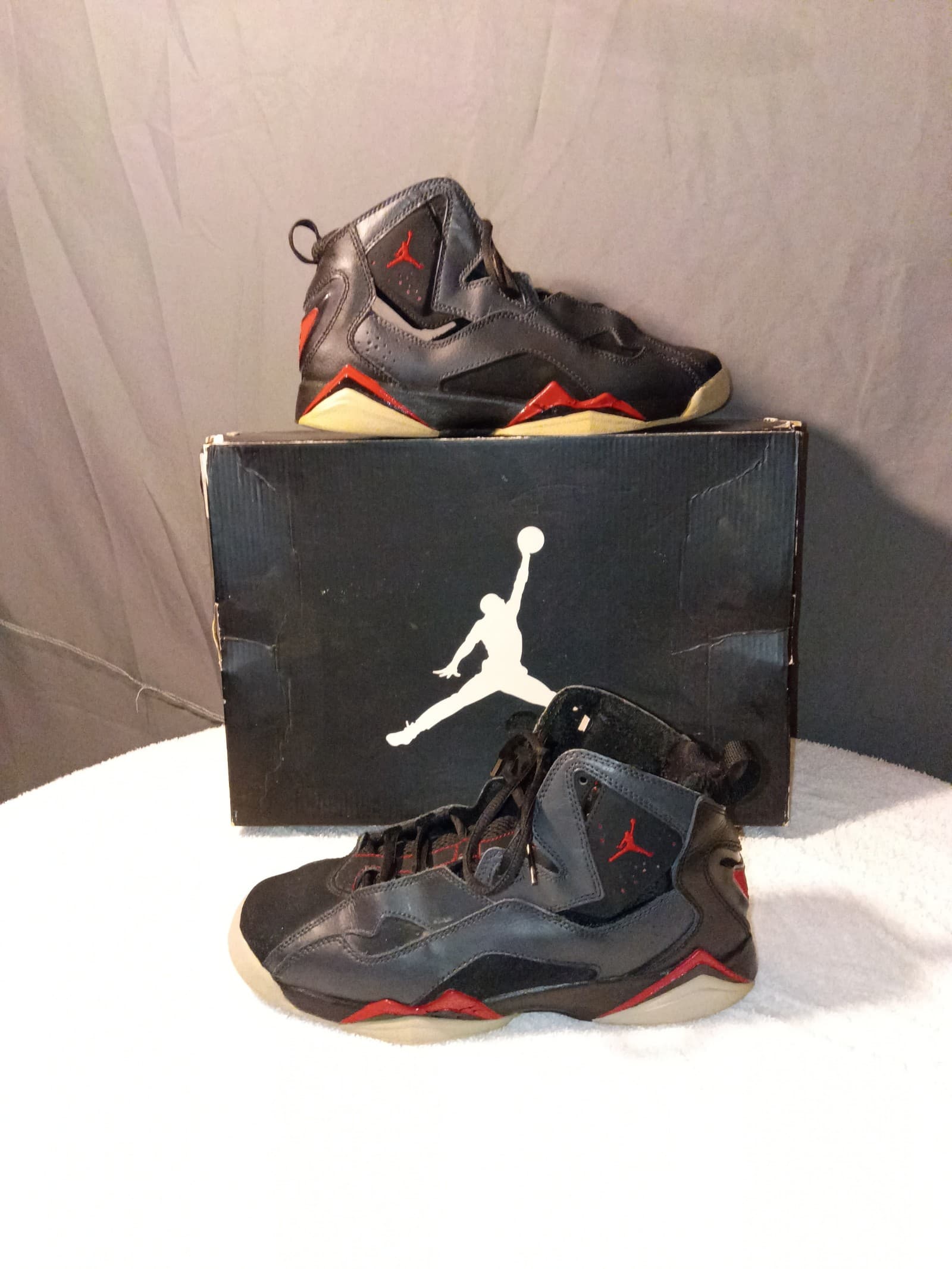 Jordan's true flight bg boys 6.5 y