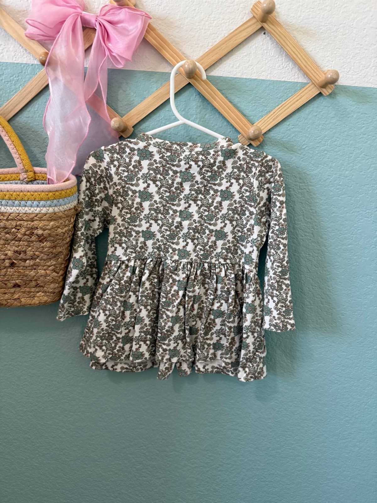 Kate Quinn ditsy long sleeve top - Thumbnail 2