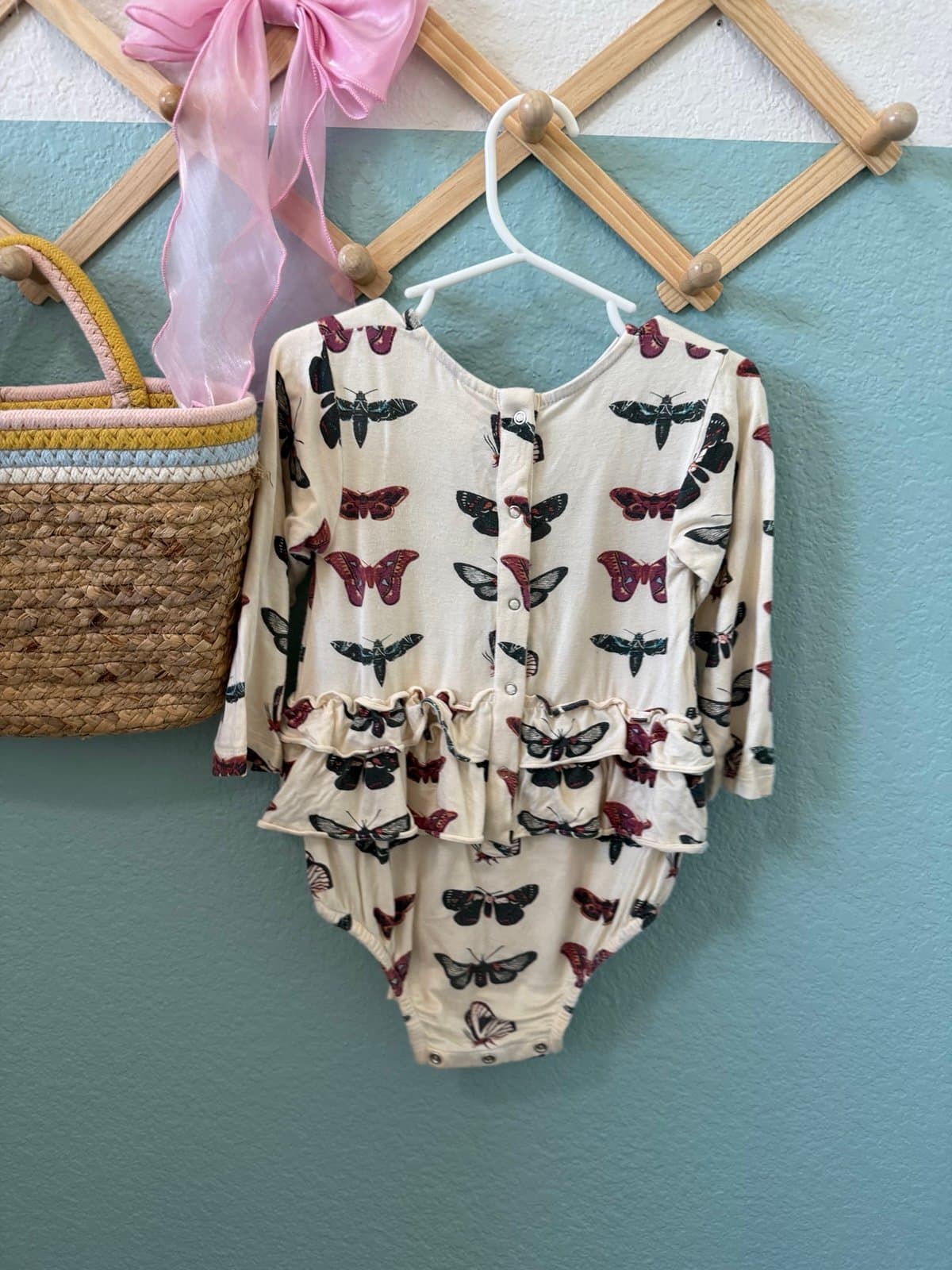 Kate Quinn moths ruffle bubble - Thumbnail 2