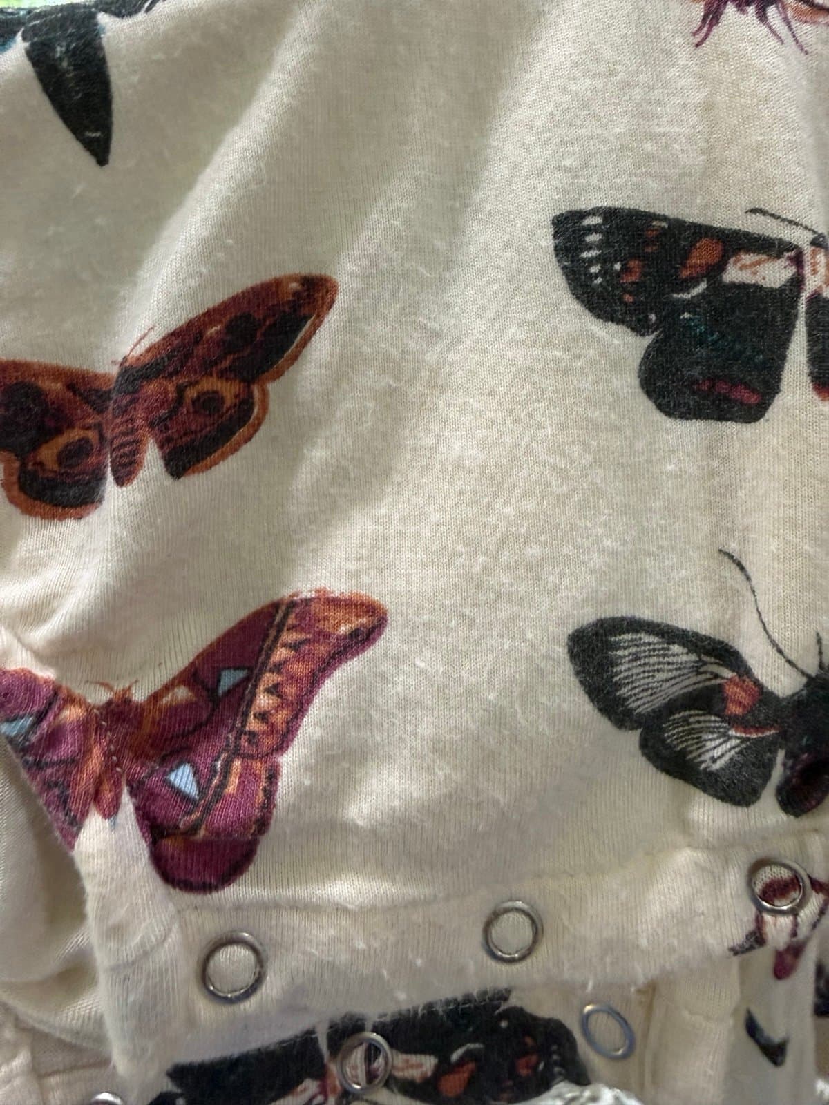 Kate Quinn moths ruffle bubble - Thumbnail 5