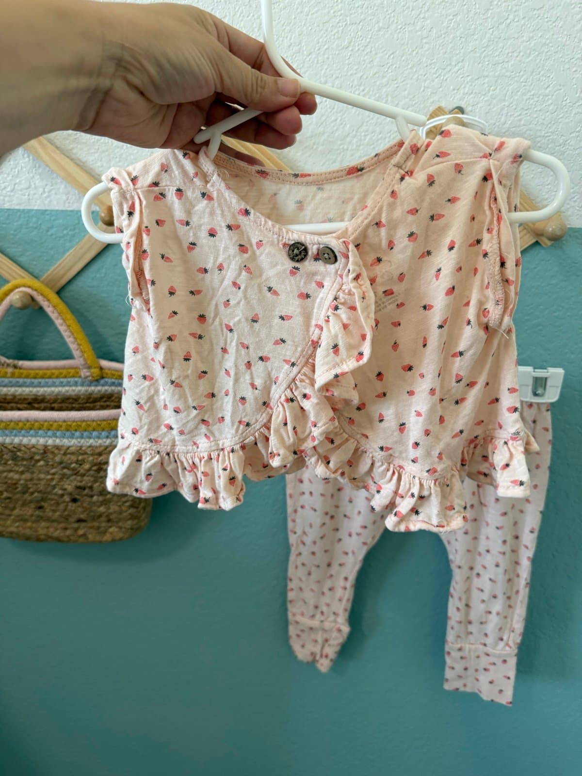 Jessica Simpson strawberry outfit - Thumbnail 2