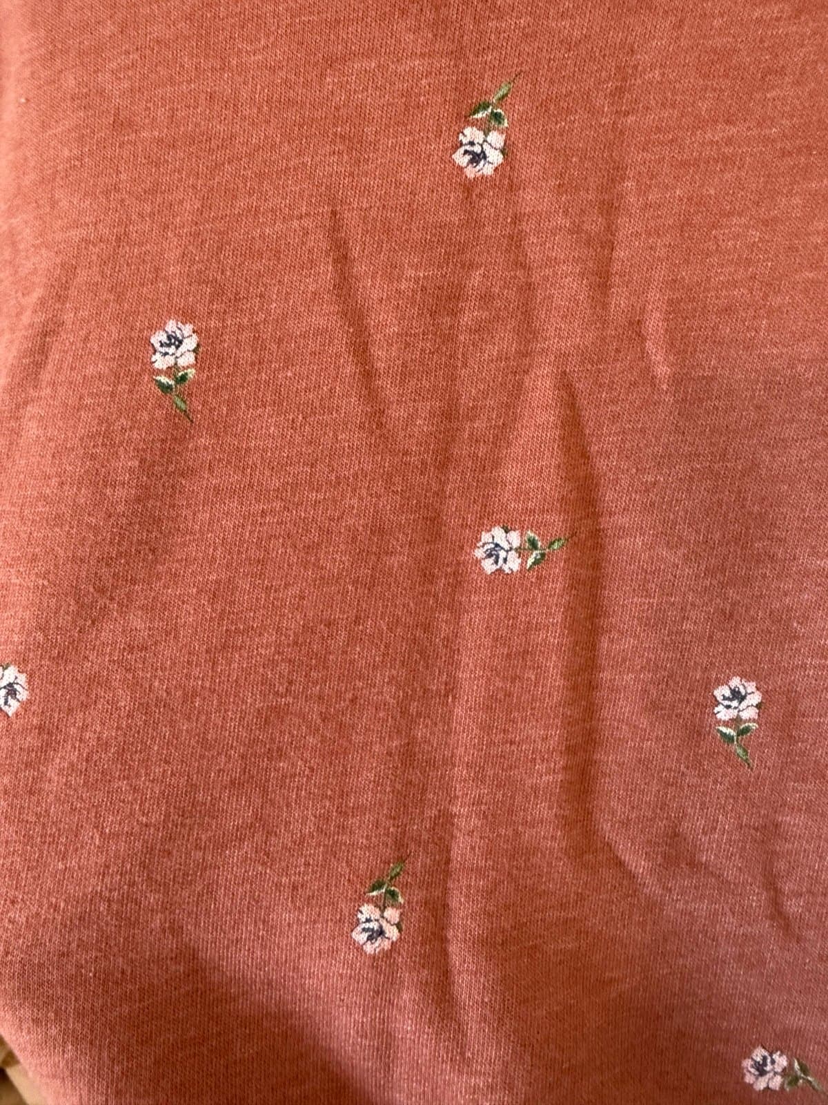 Old Navy sweatsuit 12-18 - Thumbnail 2