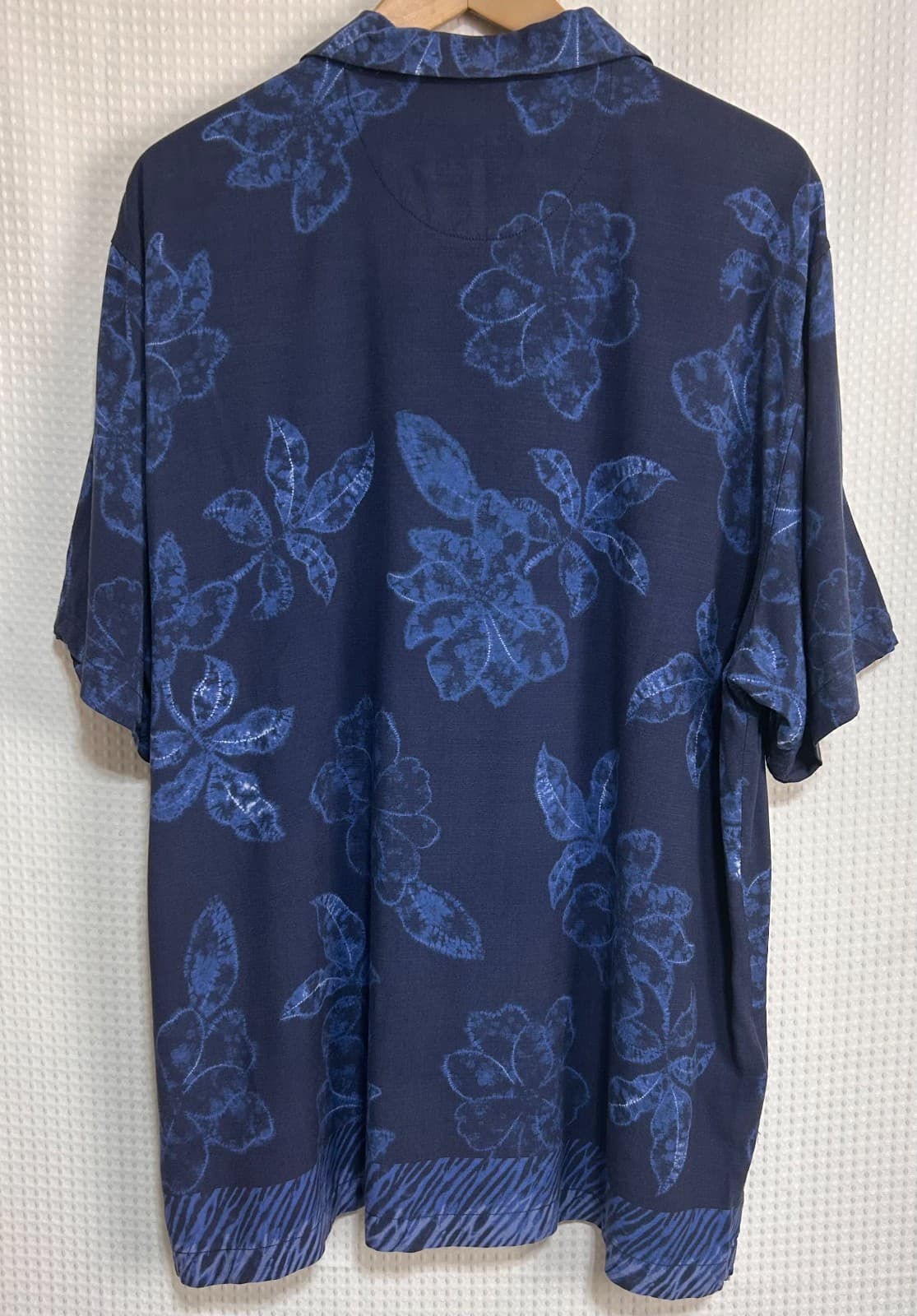 Tommy Bahama Artist Series Blue Floral Hawaiian Shirt Men's Size Large a1 - Thumbnail 3