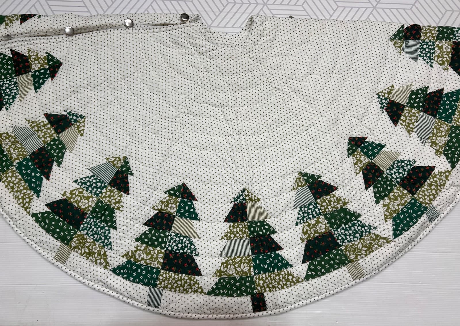 NWT The Farmhouse Christmas Tree Skirt Quilted Green Trees Rachel Ashwell - Thumbnail 2