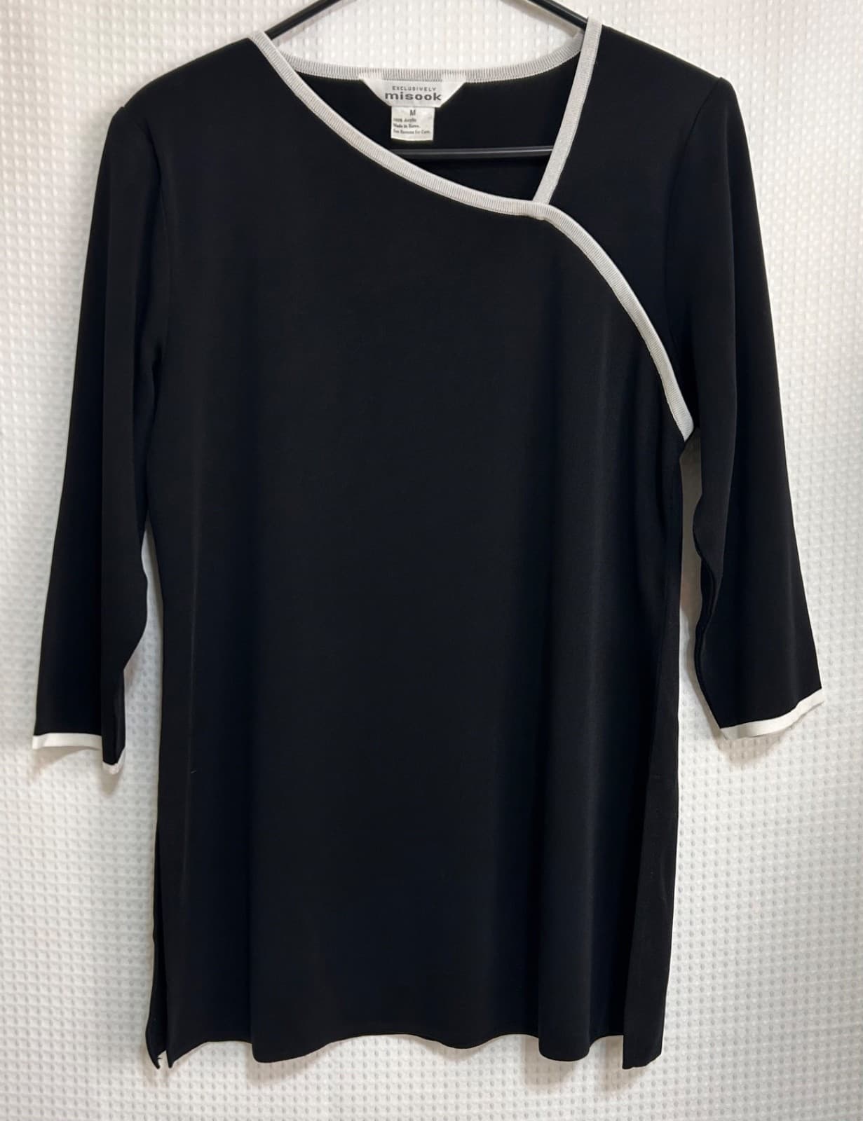 Exclusively Misook size M Black Stretch Knit White Trim Neckline Tunic Top d - Thumbnail 8
