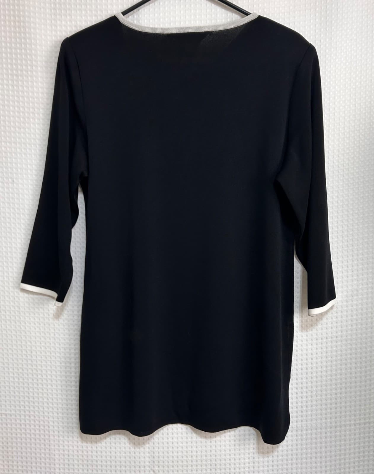 Exclusively Misook size M Black Stretch Knit White Trim Neckline Tunic Top d - Thumbnail 7