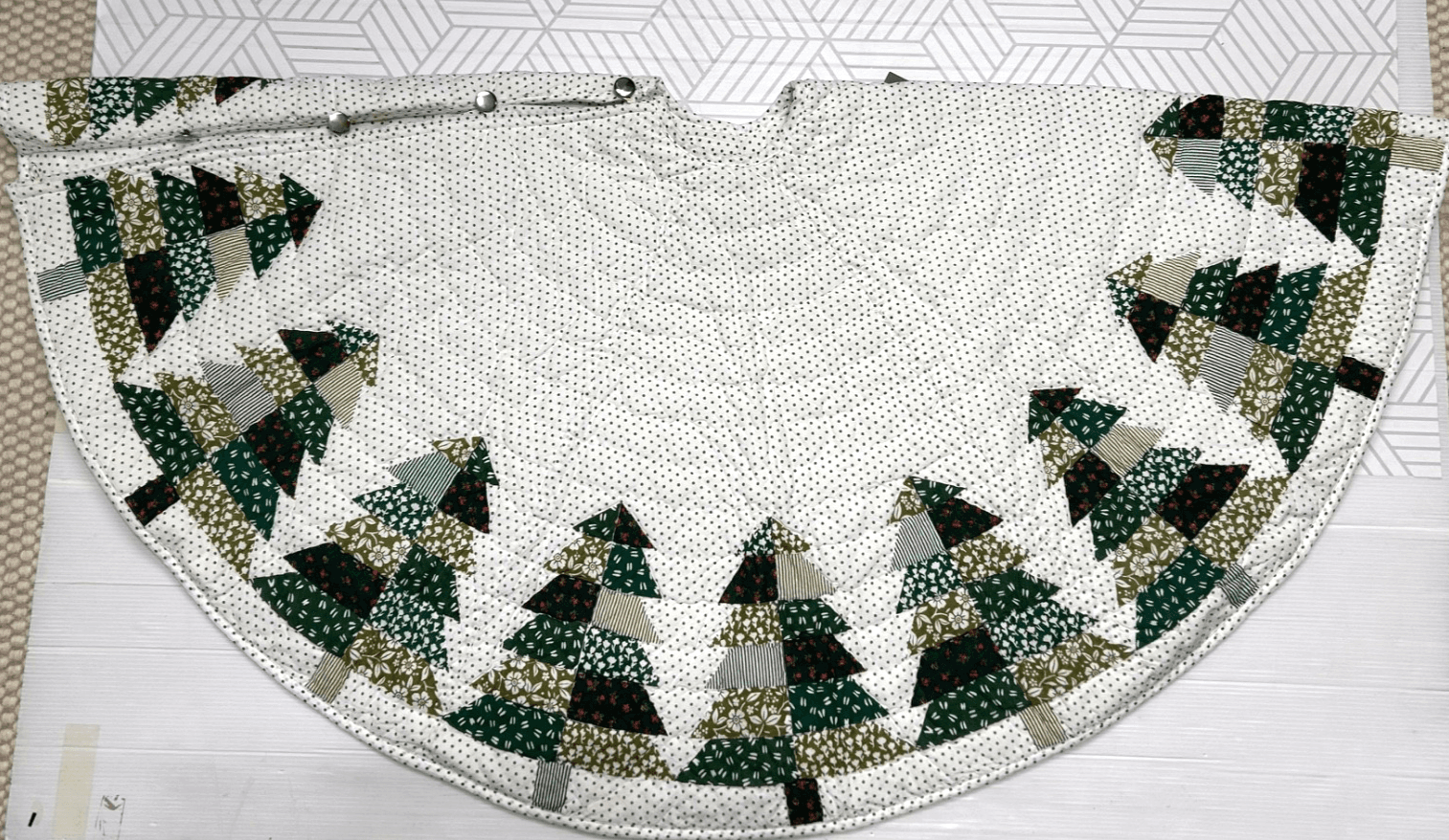 NWT The Farmhouse Christmas Tree Skirt Quilted Green Trees Rachel Ashwell - Thumbnail 4