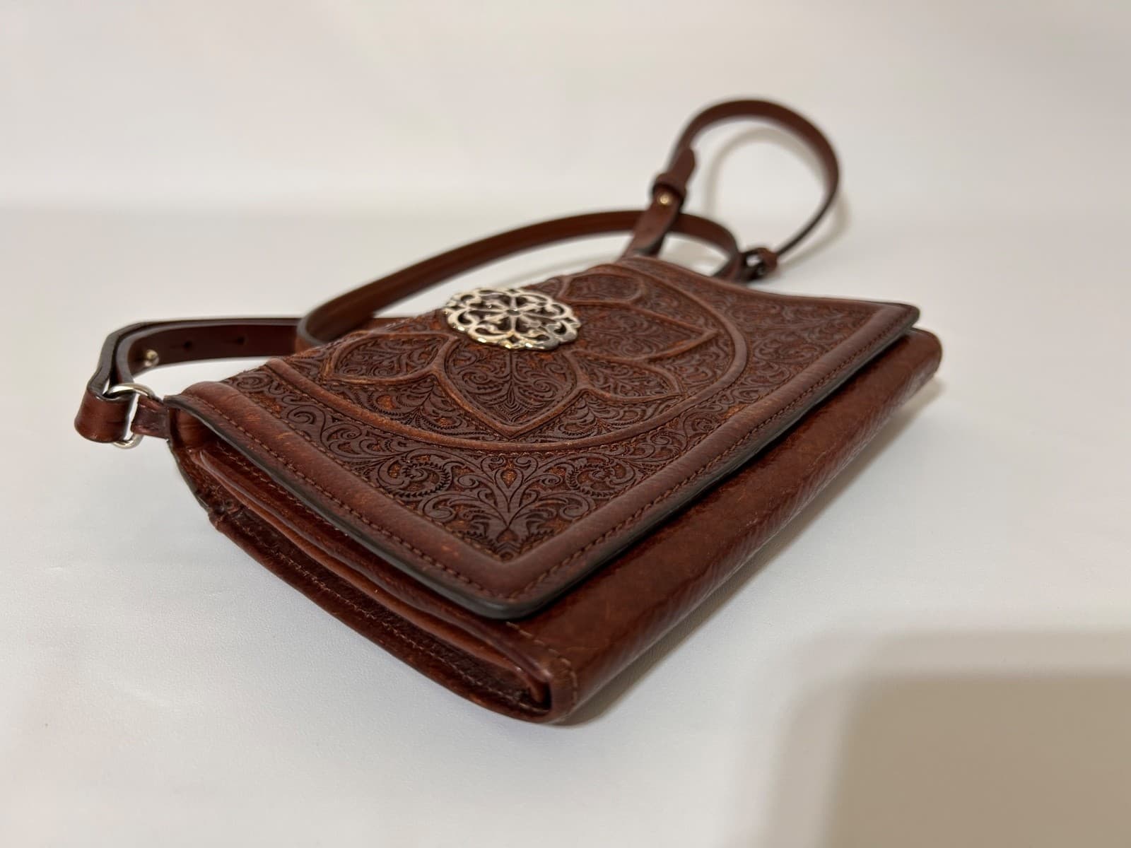 BRIGHTON FERRARA DAHLIA MYSTIQUE FLOWER Organizer Crossbody Wallet Bag - Thumbnail 15