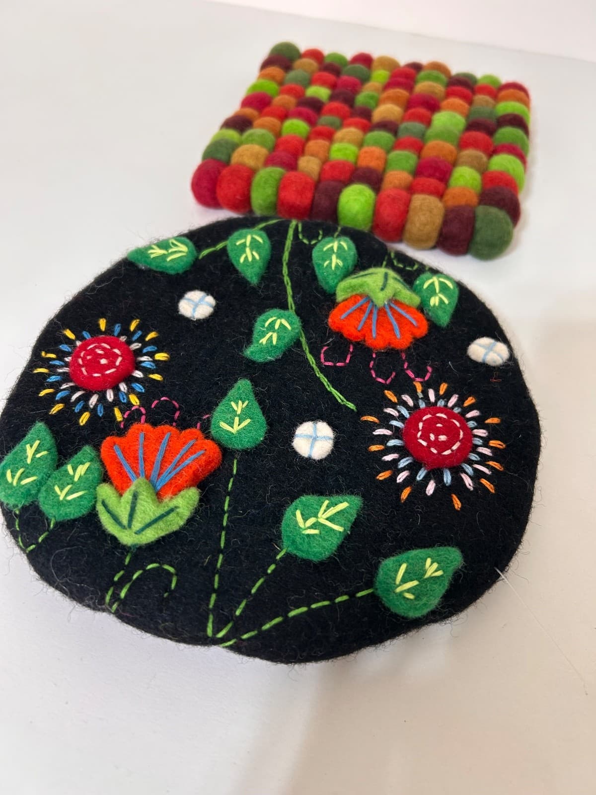 The Village WOOL FELT SQUARE Round Floral Embroidered COASTER TRIVET HOT PAD - Thumbnail 2