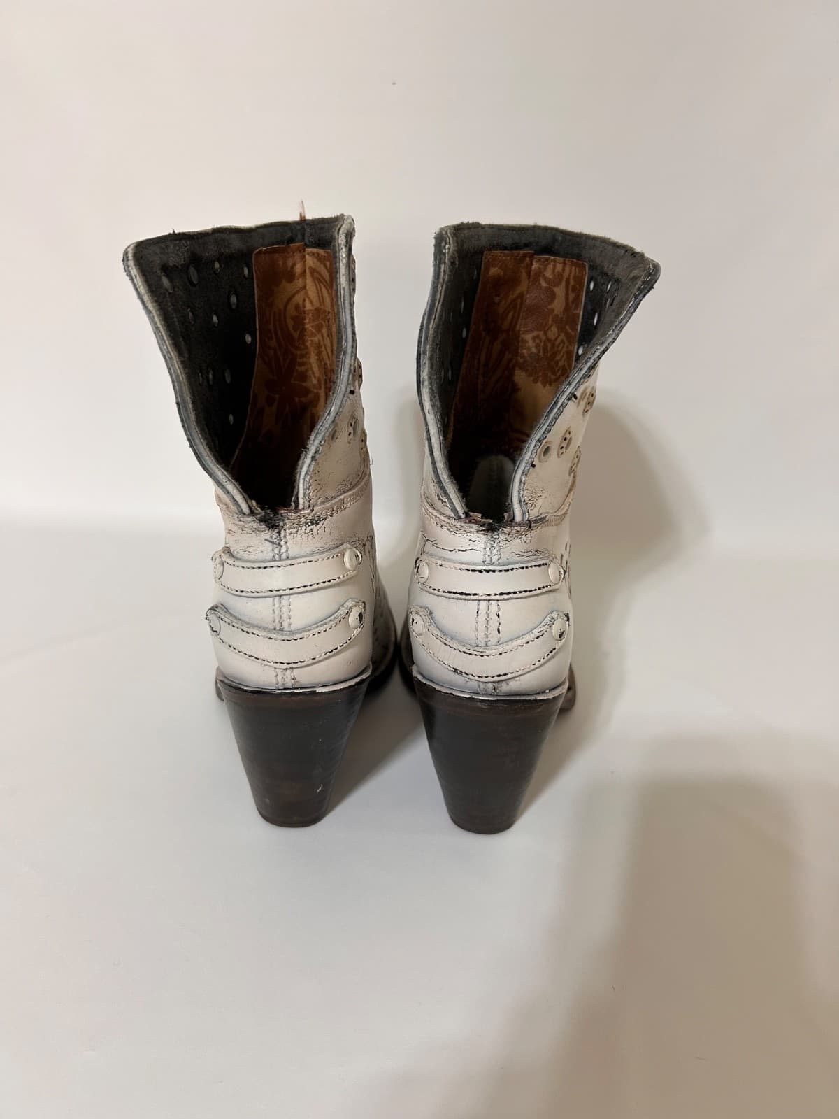 Corral Women's size 7 White Gray Leather Cutout Booties Laser cut Boots - Thumbnail 3