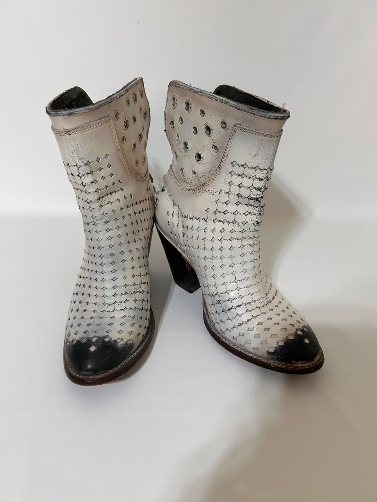 Corral Women's size 7 White Gray Leather Cutout Booties Laser cut Boots - Thumbnail 10