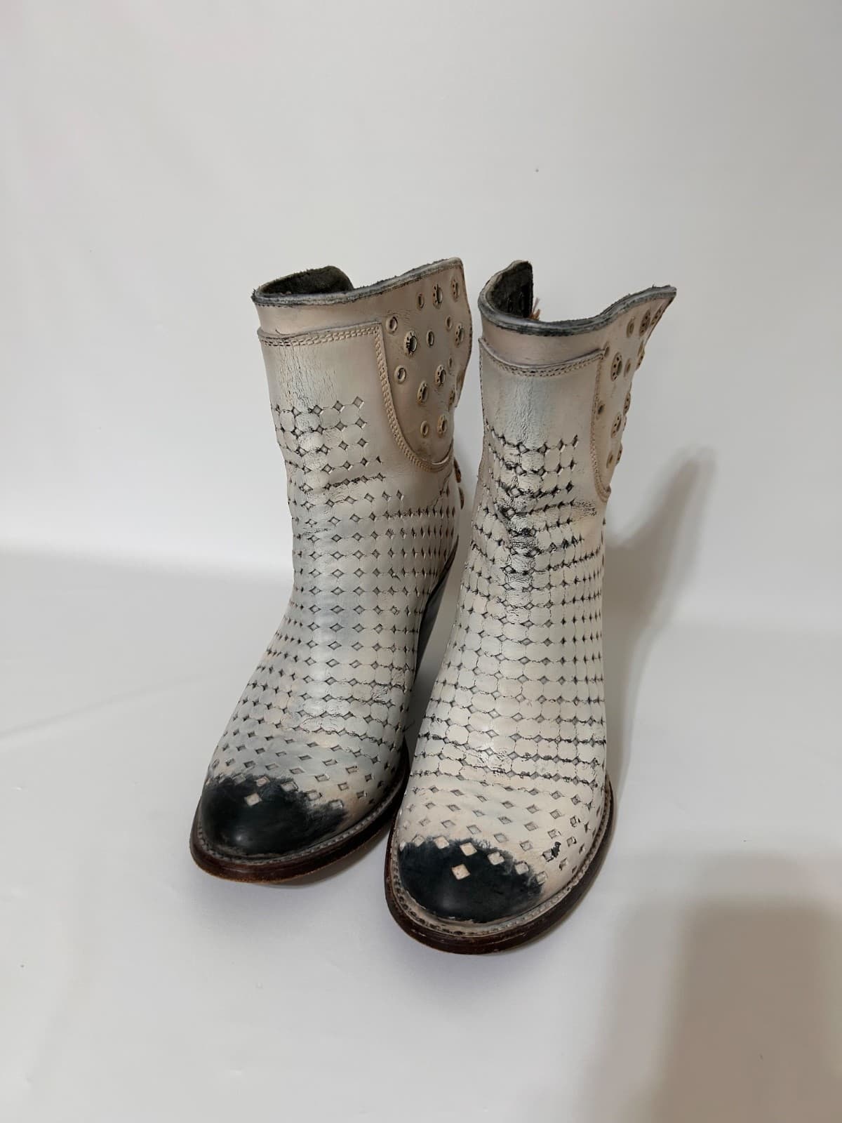Corral Women's size 7 White Gray Leather Cutout Booties Laser cut Boots - Thumbnail 12