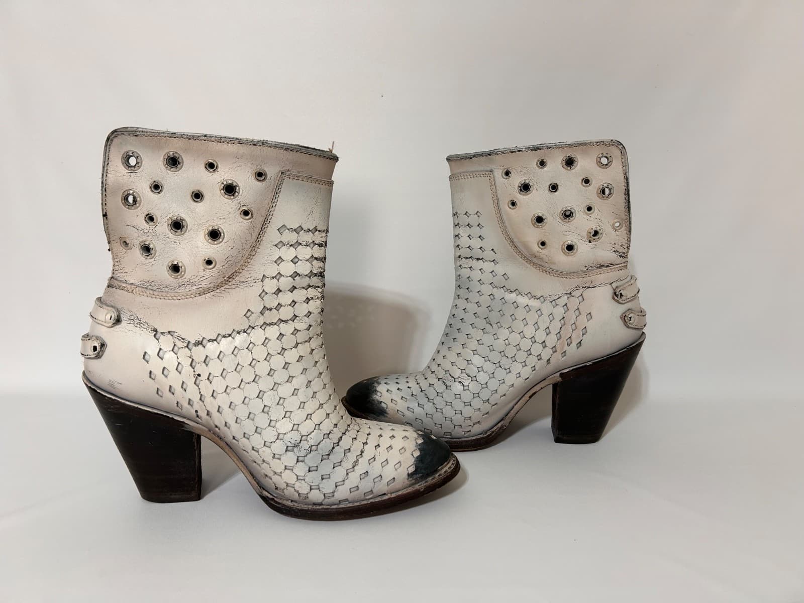 Corral Women's size 7 White Gray Leather Cutout Booties Laser cut Boots - Thumbnail 2