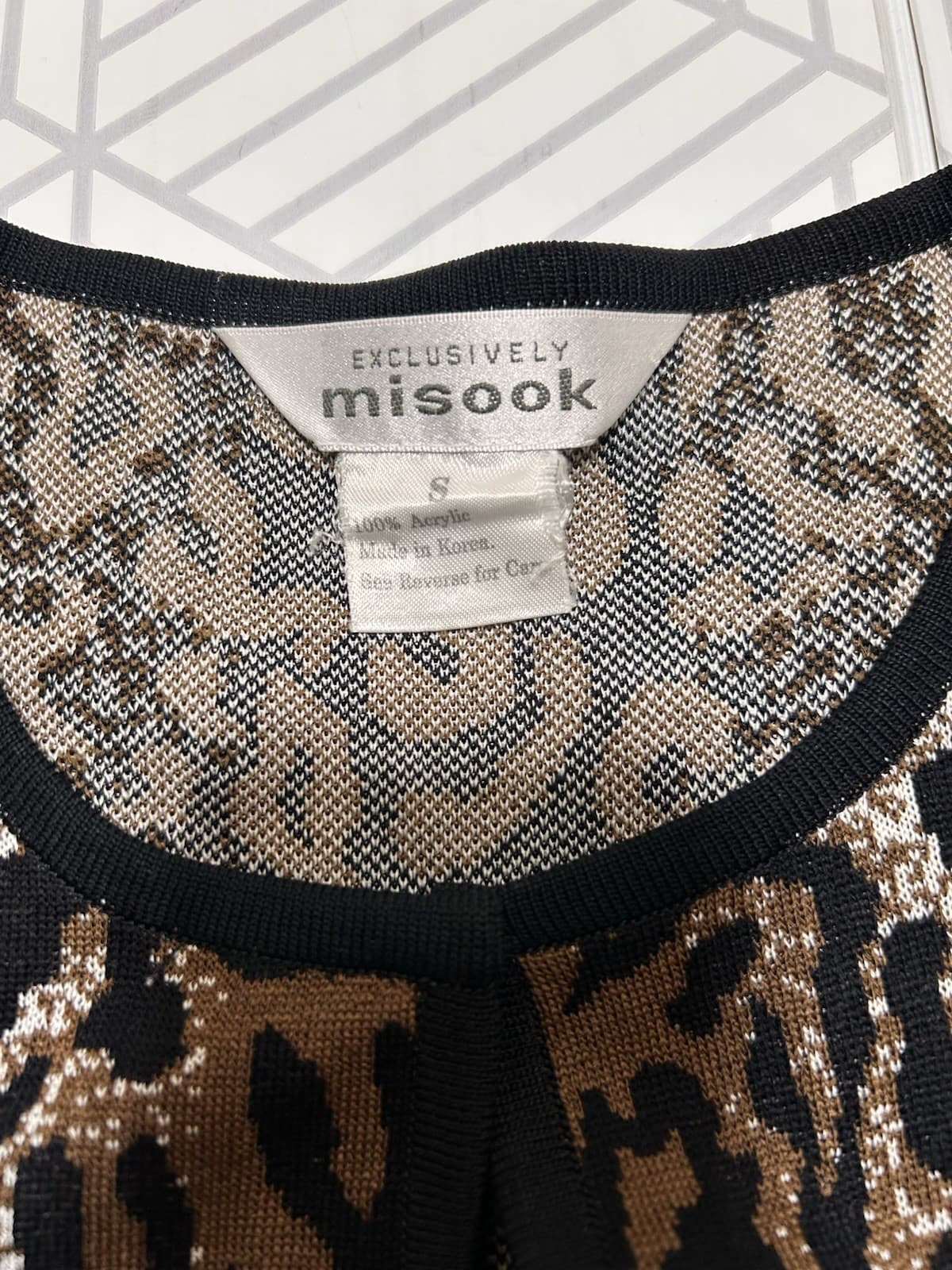 MISOOK Leopard Print Knit Clasp Front Cardigan Jacket Classic Chic SMALL EUC g - Thumbnail 6