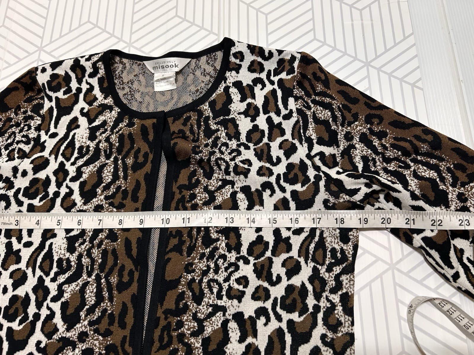 MISOOK Leopard Print Knit Clasp Front Cardigan Jacket Classic Chic SMALL EUC g - Thumbnail 7