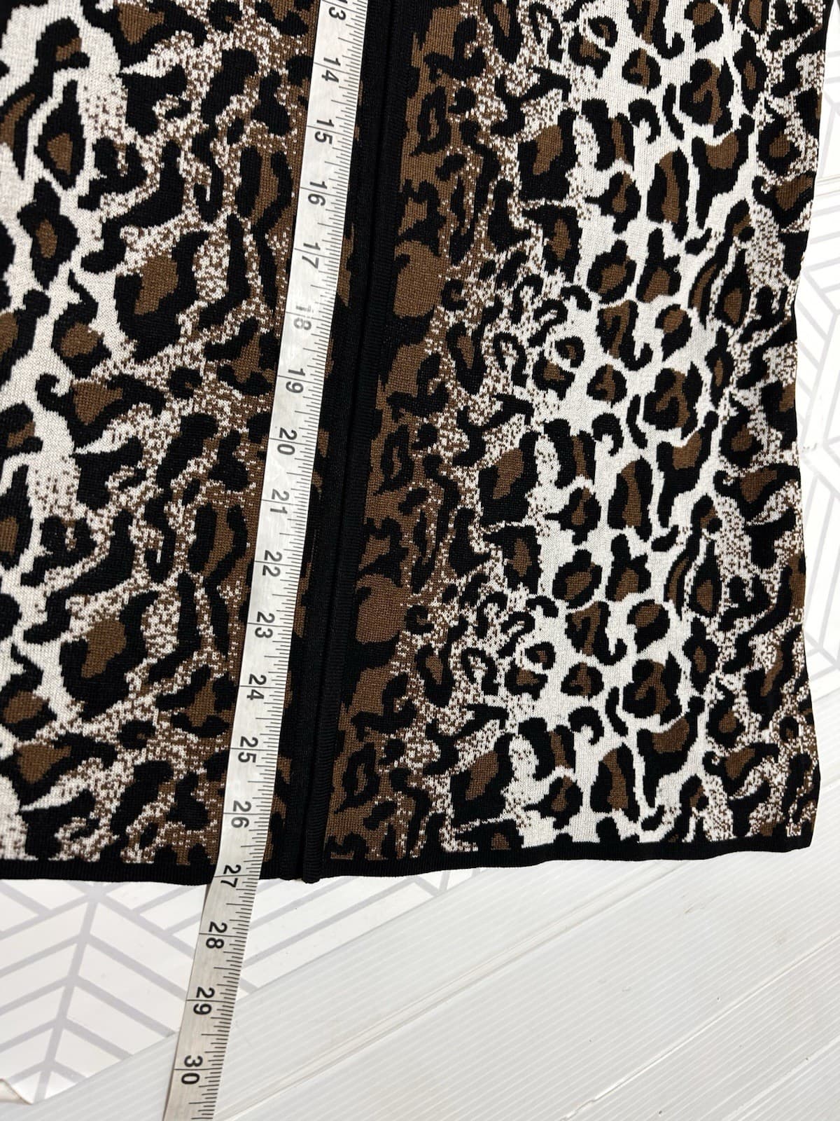 MISOOK Leopard Print Knit Clasp Front Cardigan Jacket Classic Chic SMALL EUC g - Thumbnail 8