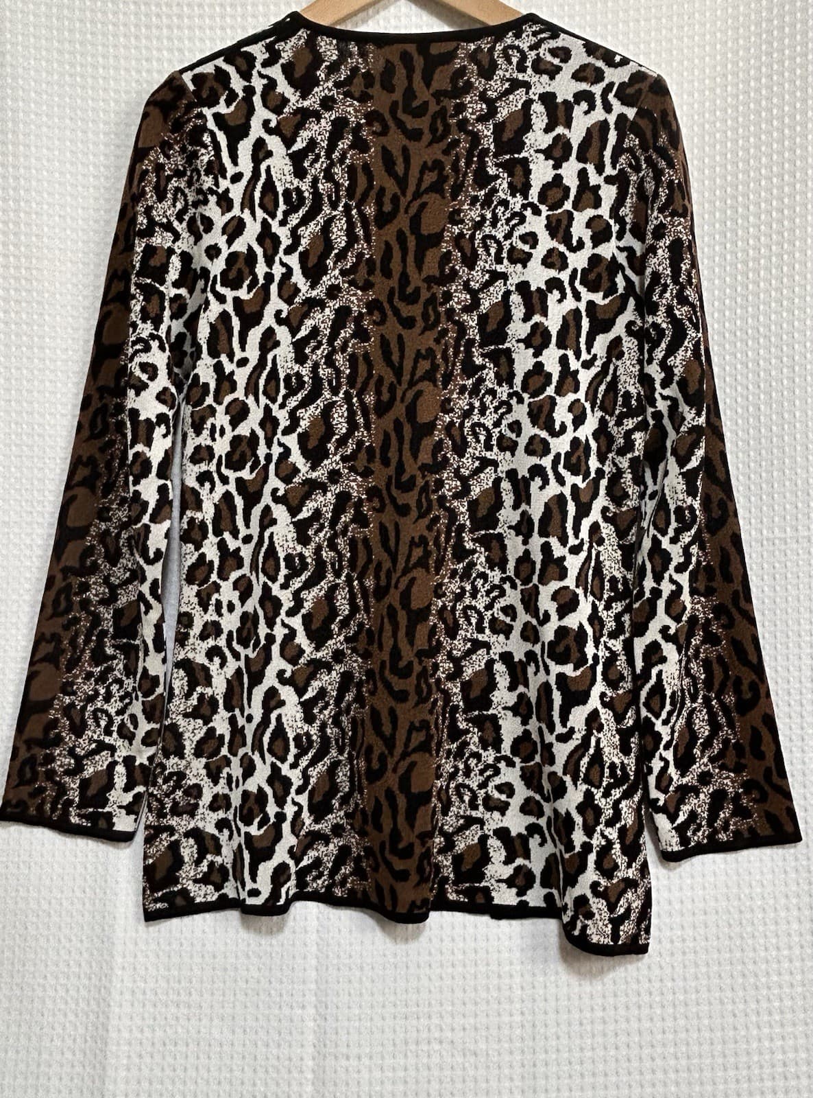 MISOOK Leopard Print Knit Clasp Front Cardigan Jacket Classic Chic SMALL EUC g - Thumbnail 5