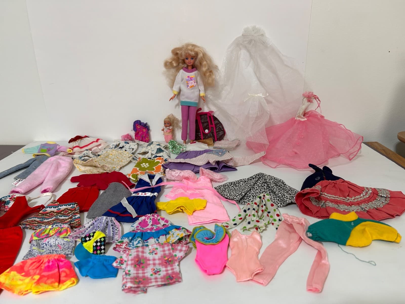 Vintage Barbie Lot Mod Clothes with baby Krissi Skipper over 55 pieces 1 - Thumbnail 2