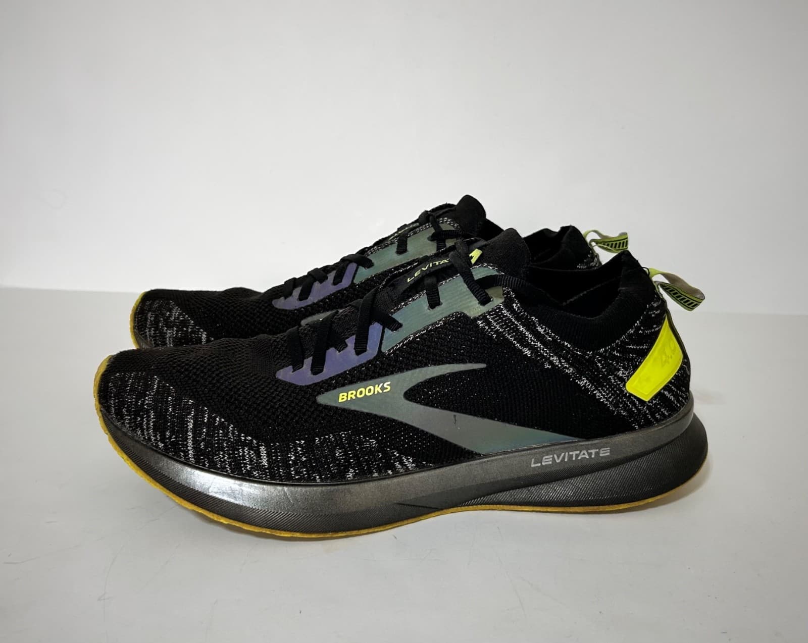 Brooks Levitate 4 Mens size 10.5 EU 44.5 Running Shoes Black Neon - Thumbnail 2