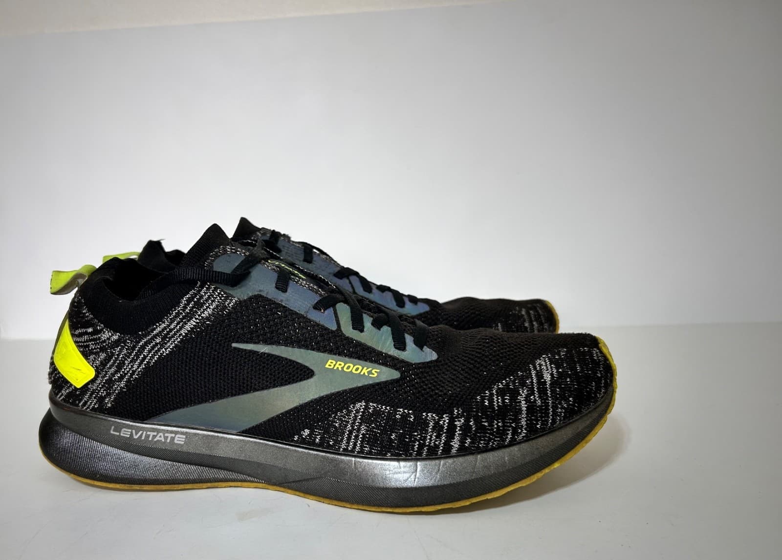 Brooks Levitate 4 Mens size 10.5 EU 44.5 Running Shoes Black Neon - Thumbnail 9