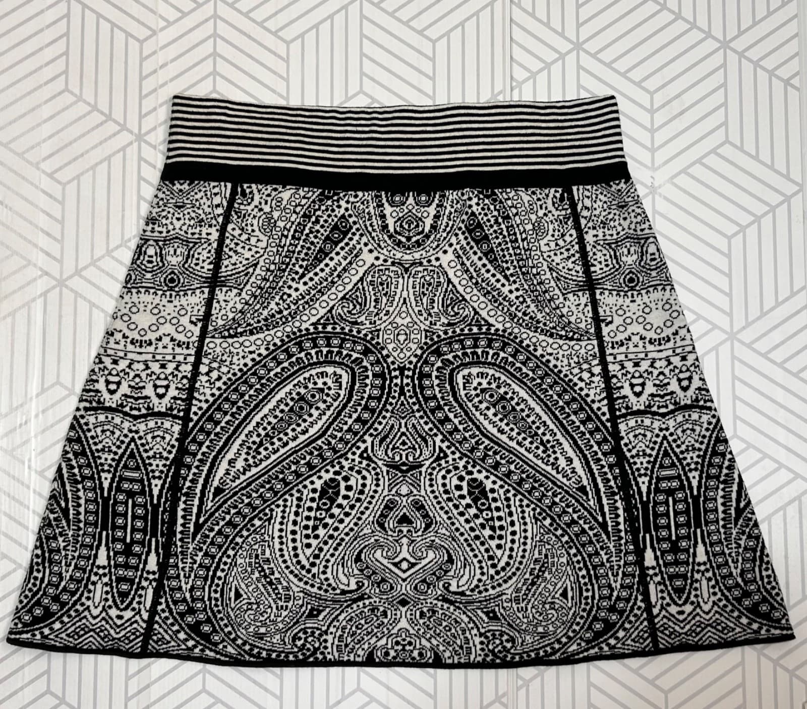 Title Nine Knit Skirt Women's Size M Black White Paisley Winter Sweater Skirt x - Thumbnail 2