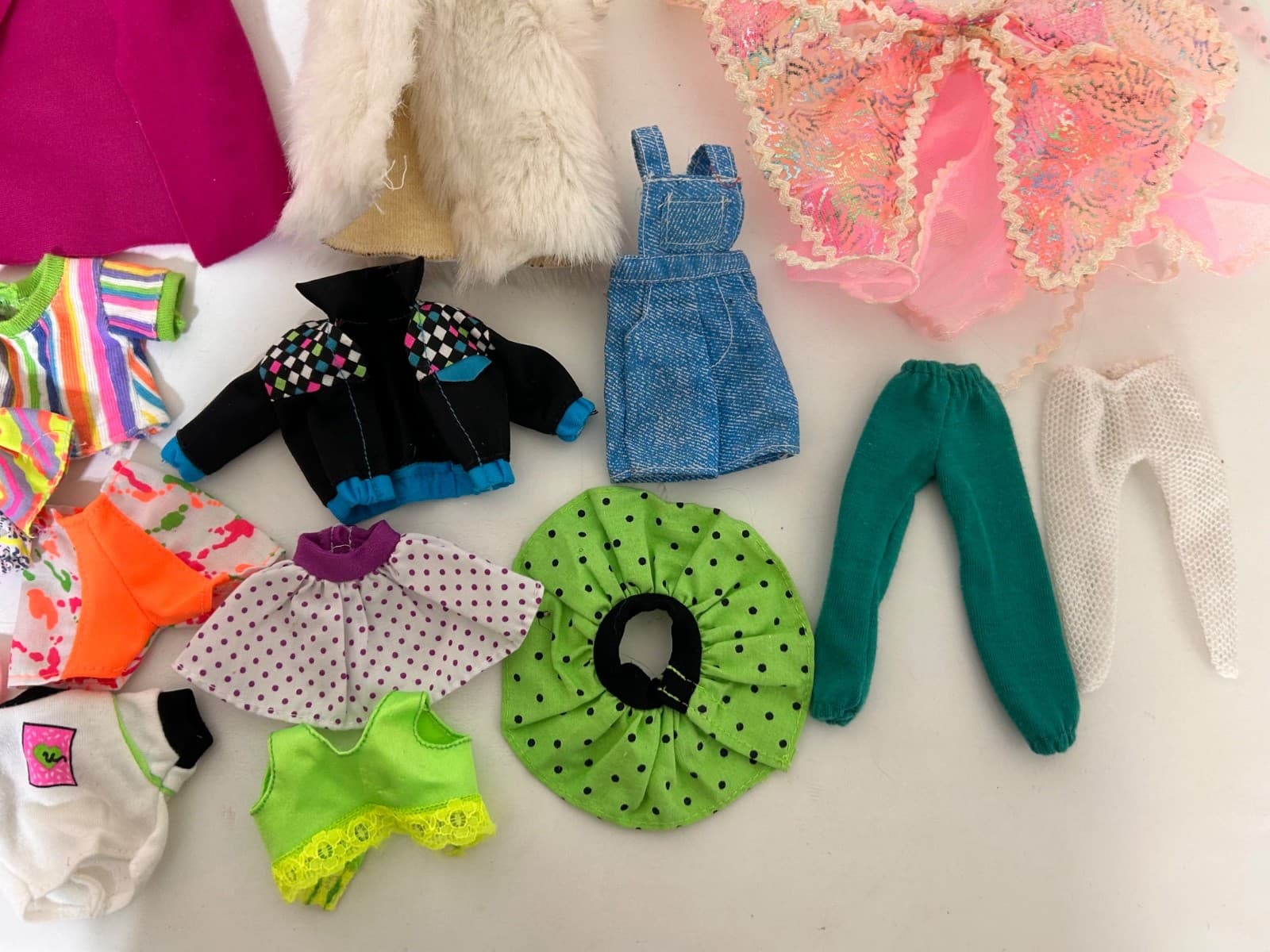 Vintage Barbie Lot Mod Clothes Fur Coat accessories shoes over 40 pieces bin3 - Thumbnail 4