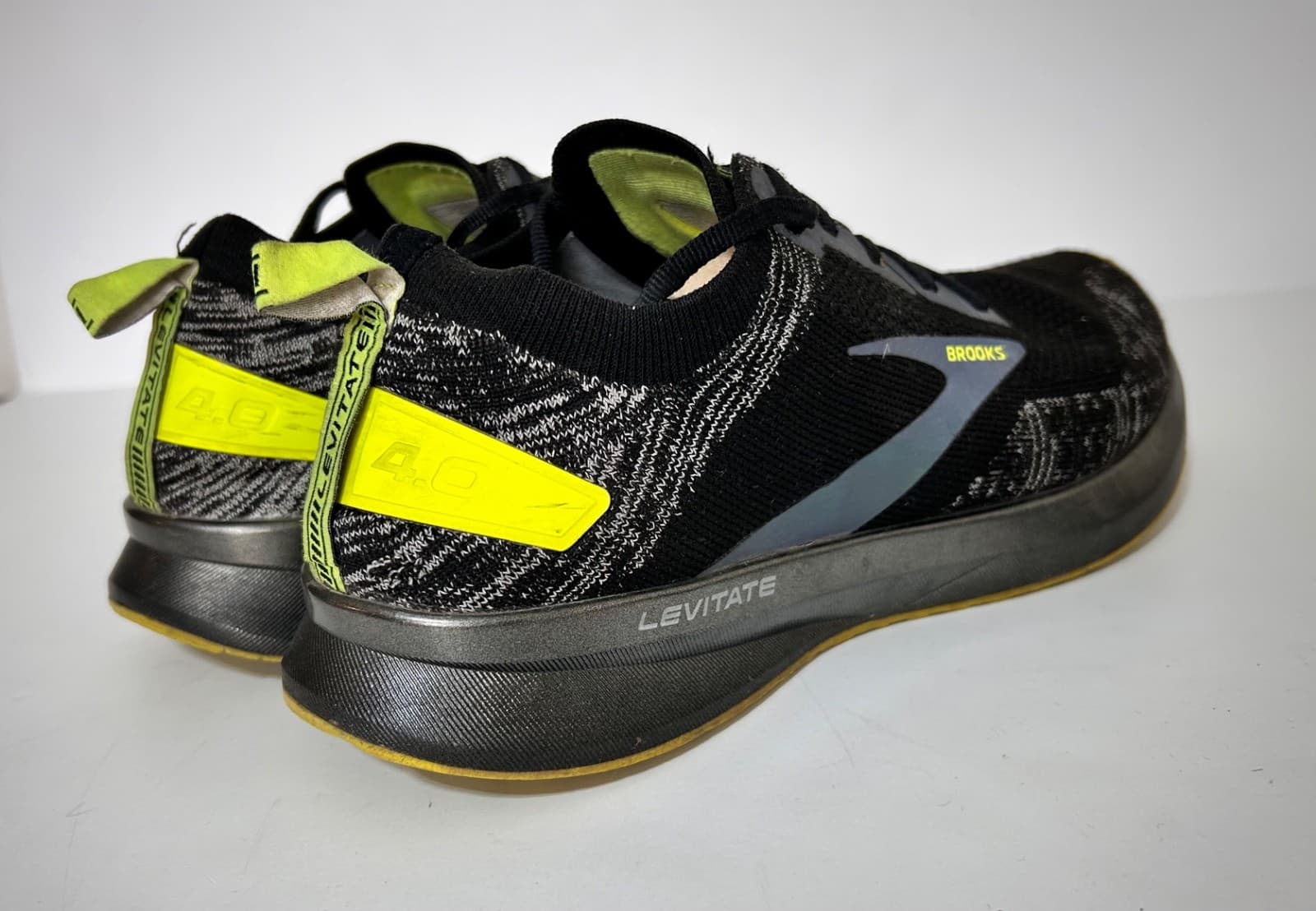 Brooks Levitate 4 Mens size 10.5 EU 44.5 Running Shoes Black Neon - Thumbnail 3