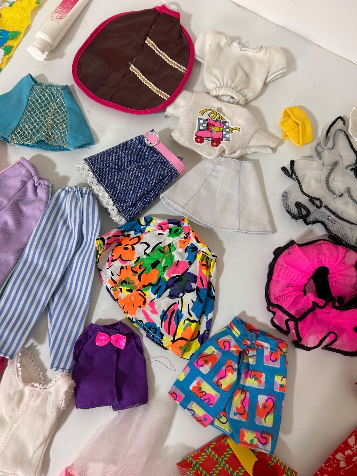 Vintage Barbie Lot Mod Clothes accessories shoes over 40 pieces bin2 - Thumbnail 7