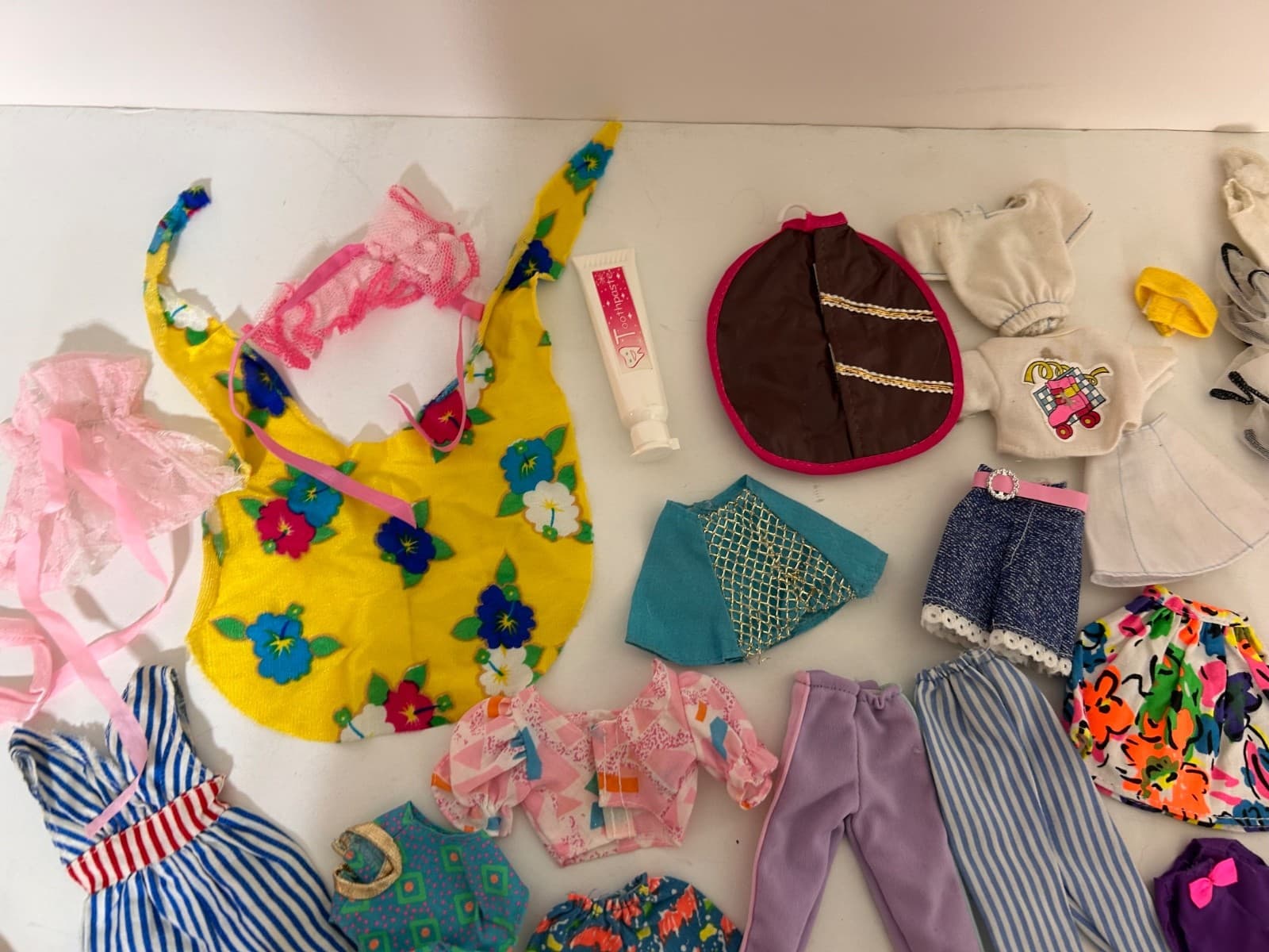 Vintage Barbie Lot Mod Clothes accessories shoes over 40 pieces bin2 - Thumbnail 2