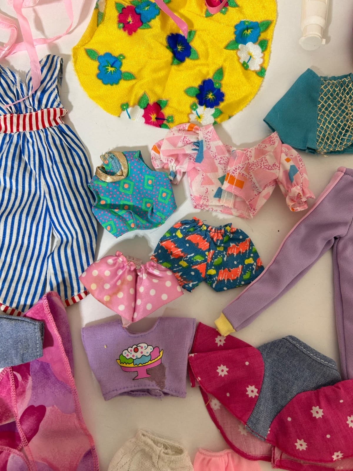 Vintage Barbie Lot Mod Clothes accessories shoes over 40 pieces bin2 - Thumbnail 6