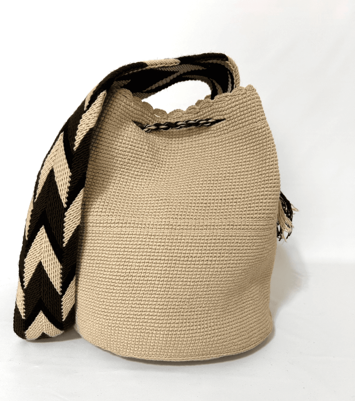 Wayuu Mochila Woven Bucket Bag Crossbody Handmade Boho Tassel Black & Beige - Thumbnail 4