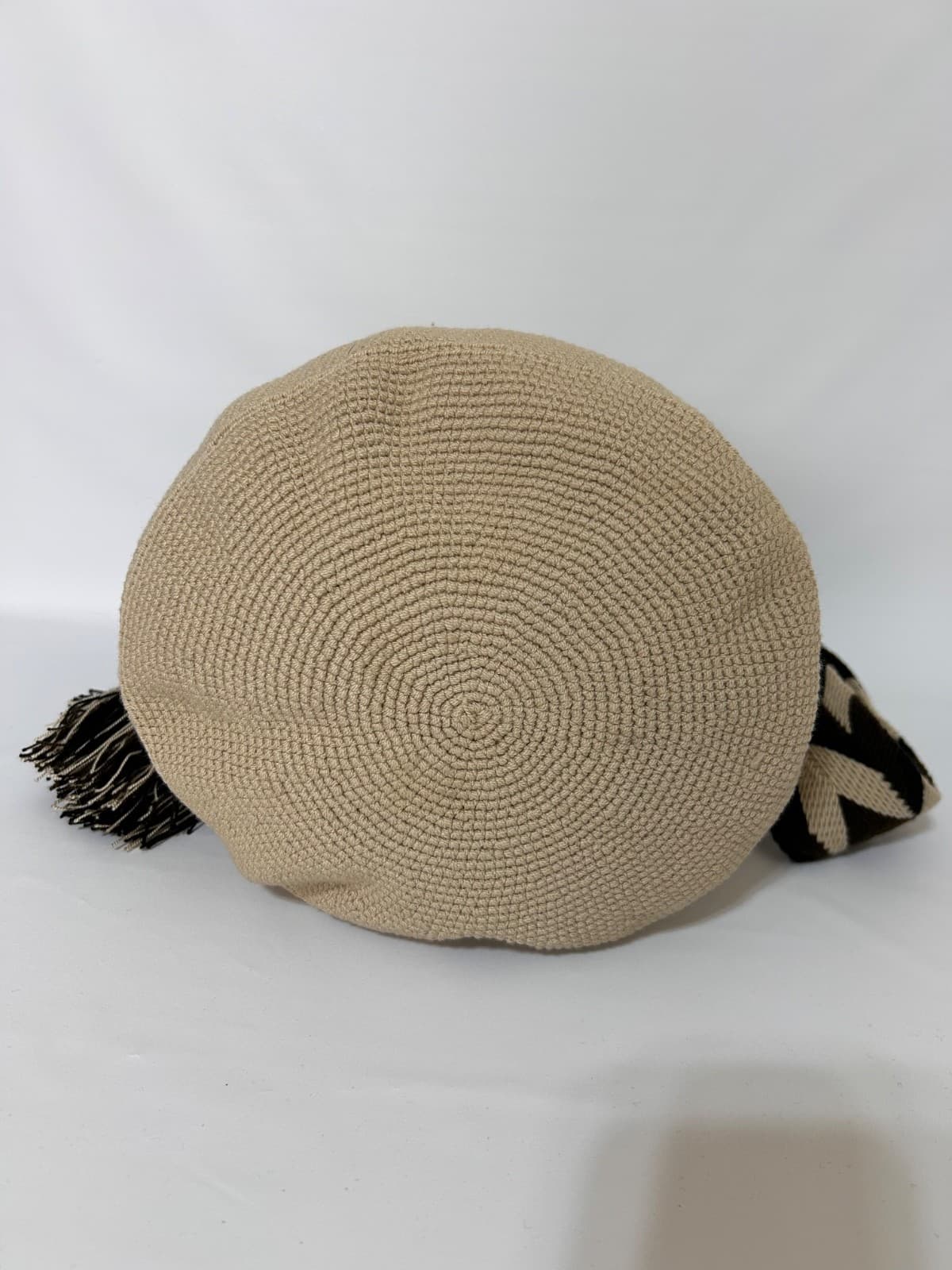 Wayuu Mochila Woven Bucket Bag Crossbody Handmade Boho Tassel Black & Beige - Thumbnail 6