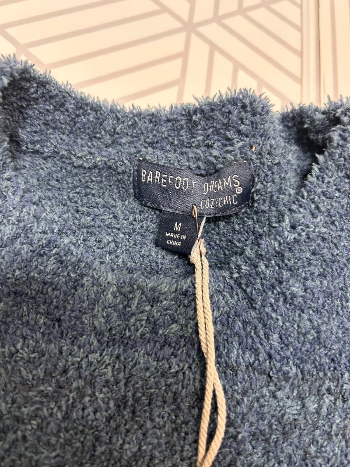 NWT $138 Barefoot Dreams Cozy Chic Pullover Men size M Indigo Ombre Comfort v - Thumbnail 9